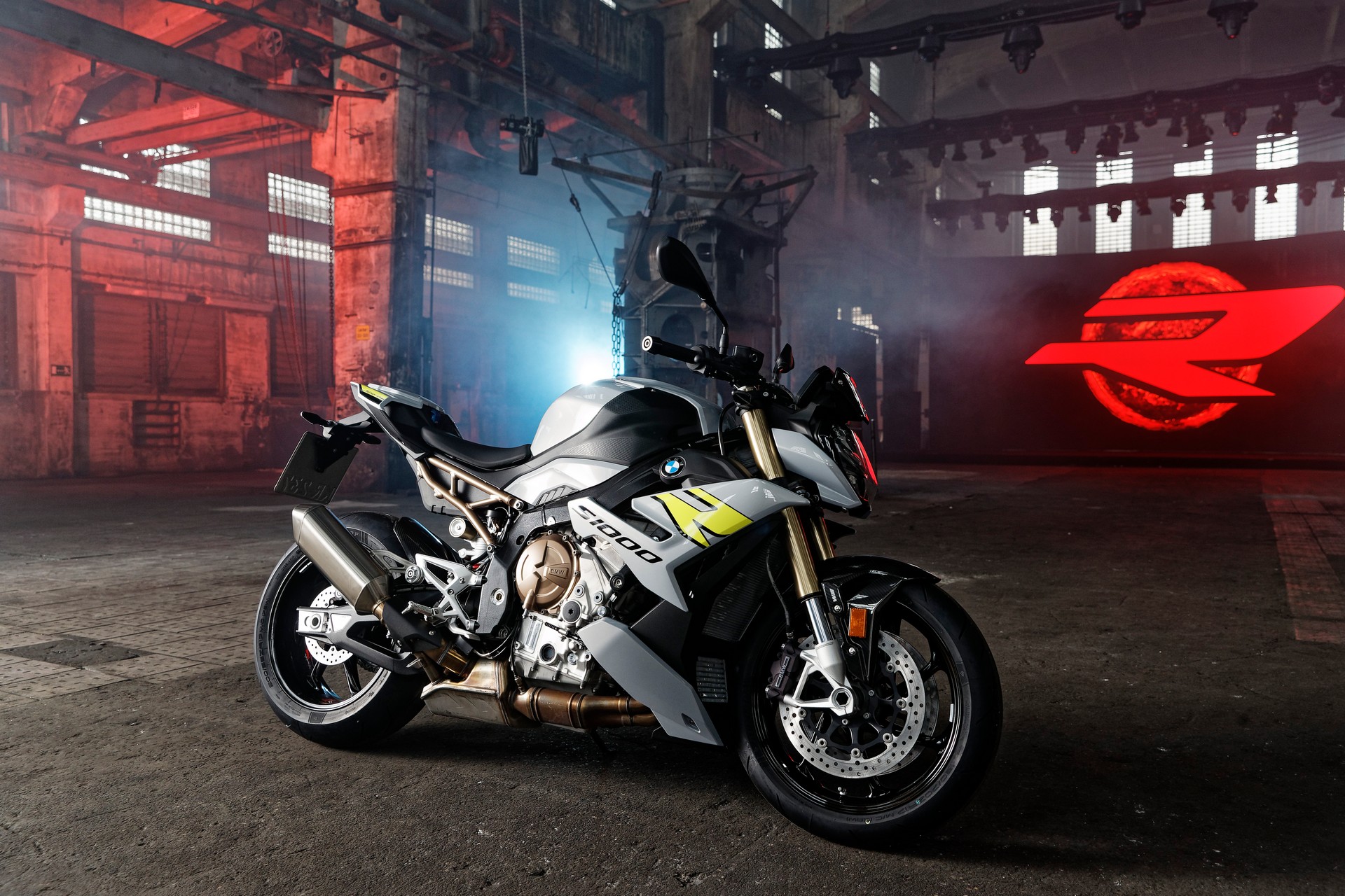 2021 BMW S 1000 R Debuts With New Looks And Modern Tech