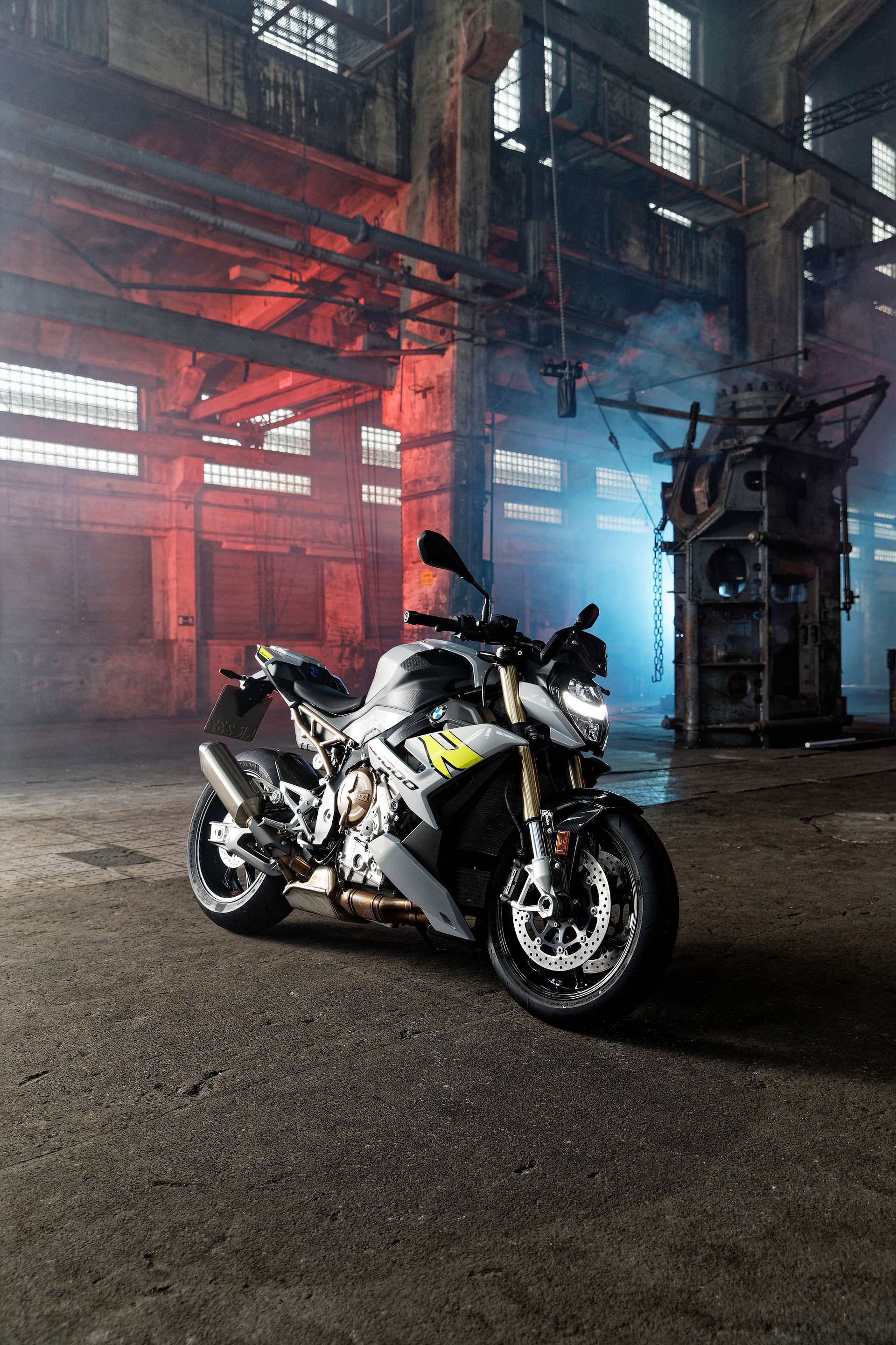 2021 BMW S 1000 R Debuts With New Looks And Modern Tech