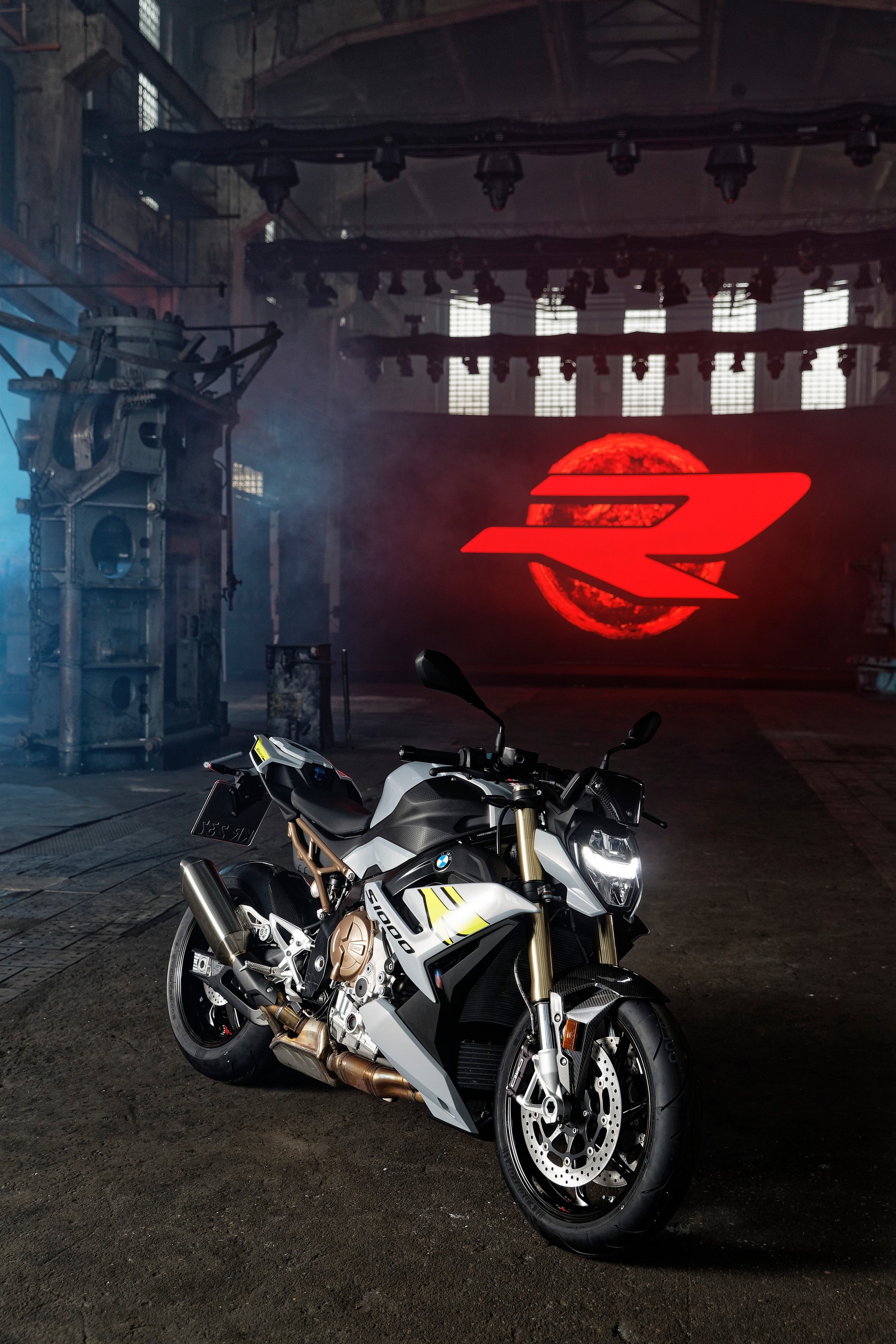2021 BMW S 1000 R Debuts With New Looks And Modern Tech