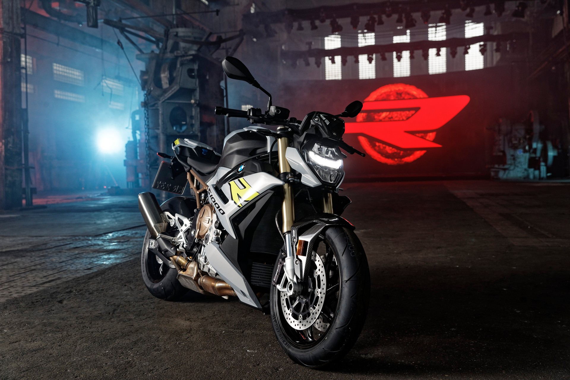 2021 BMW S 1000 R Debuts With New Looks And Modern Tech