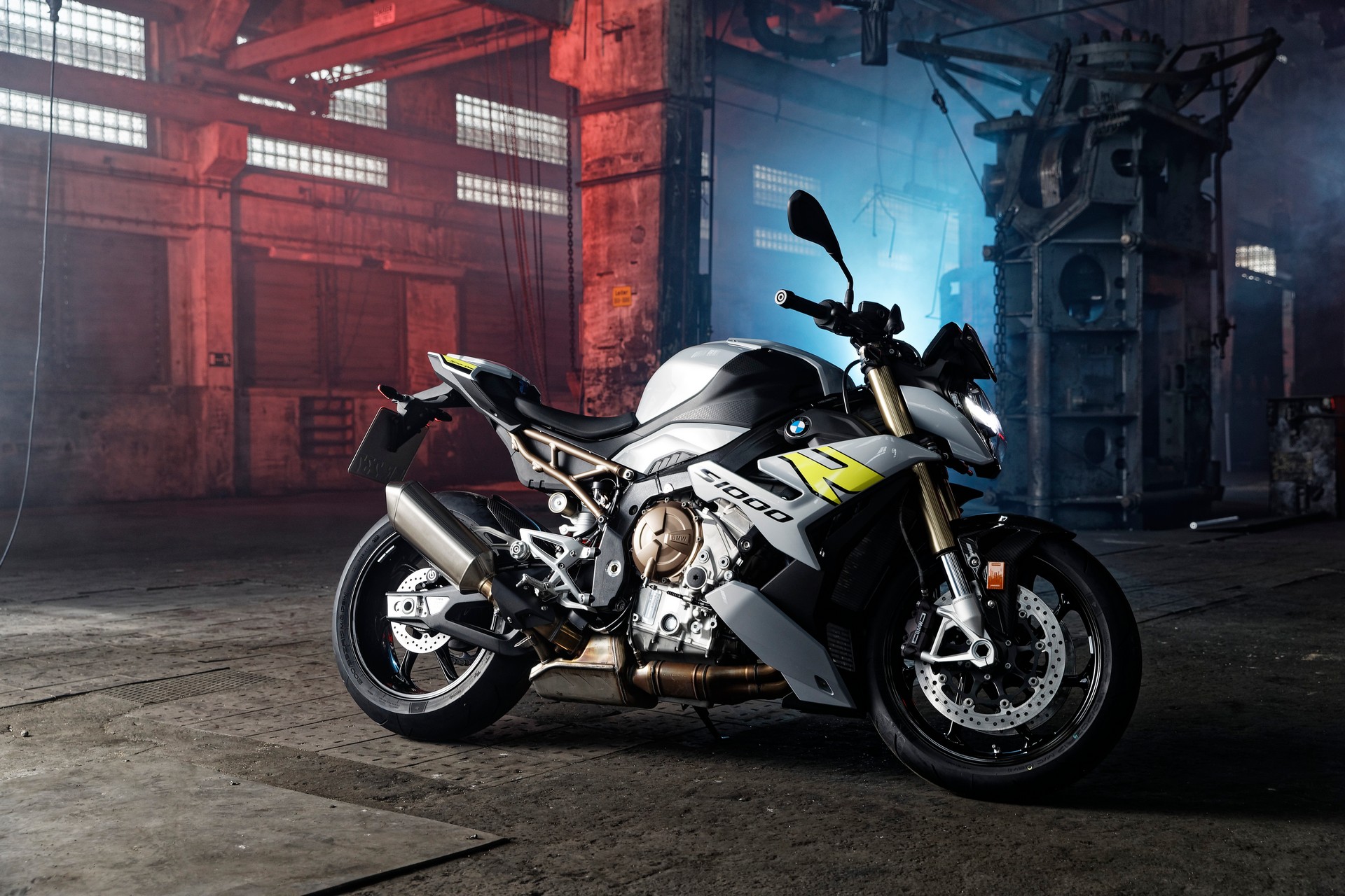 2021 BMW S 1000 R Debuts With New Looks And Modern Tech
