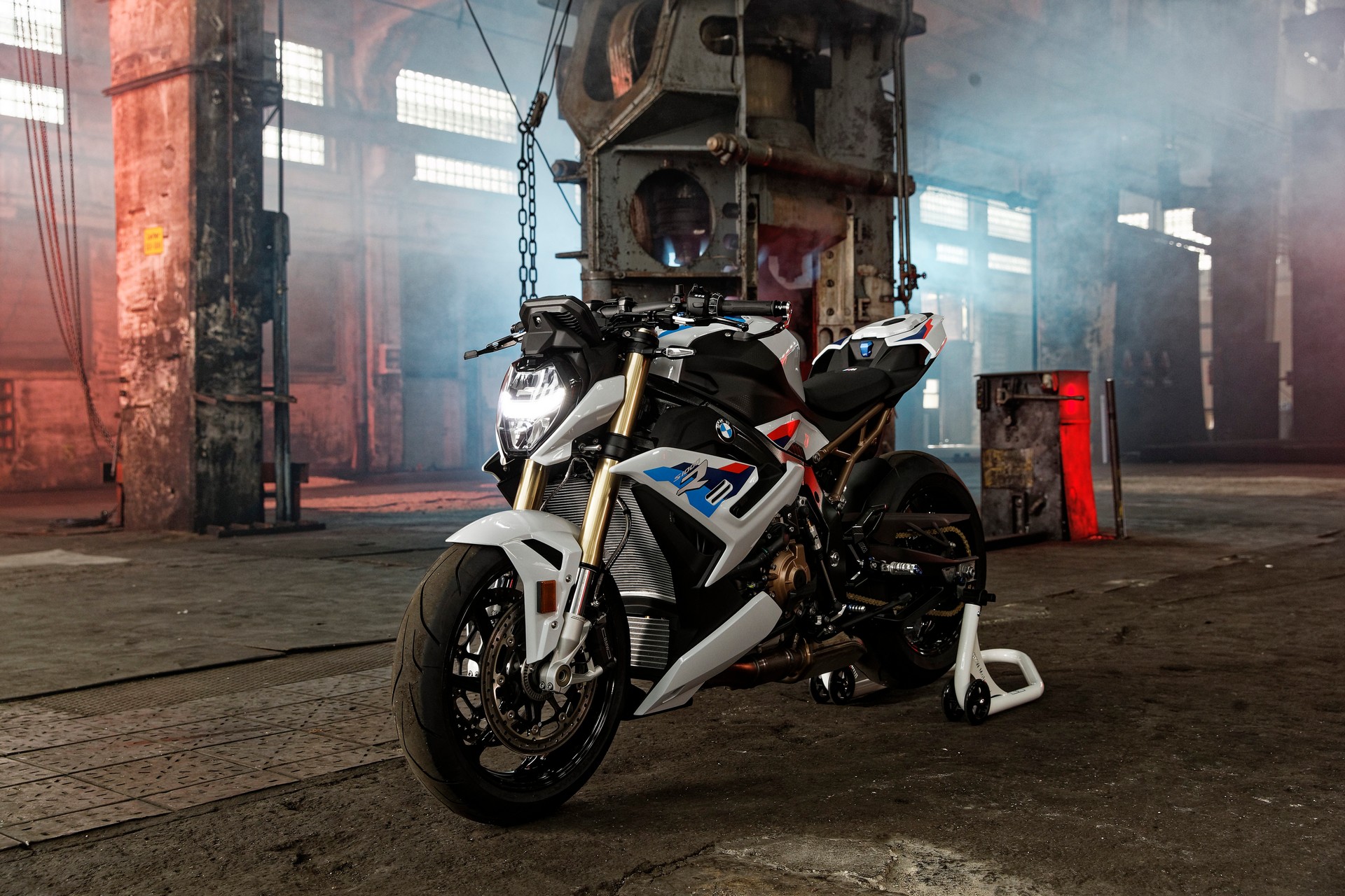 2021 BMW S 1000 R Debuts With New Looks And Modern Tech