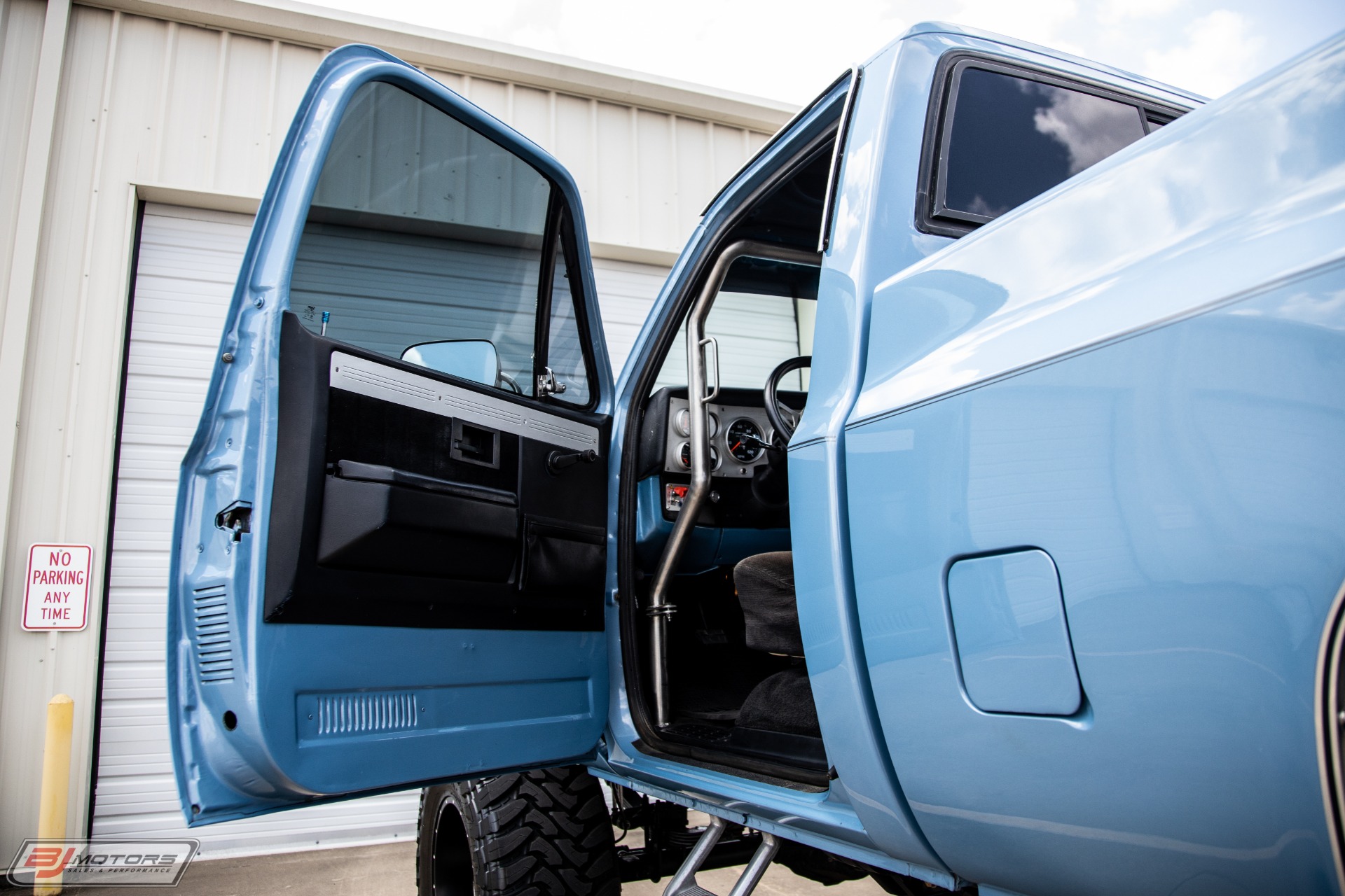 Chevrolet C/K 10 Restomod Has A Monster Truck Flair