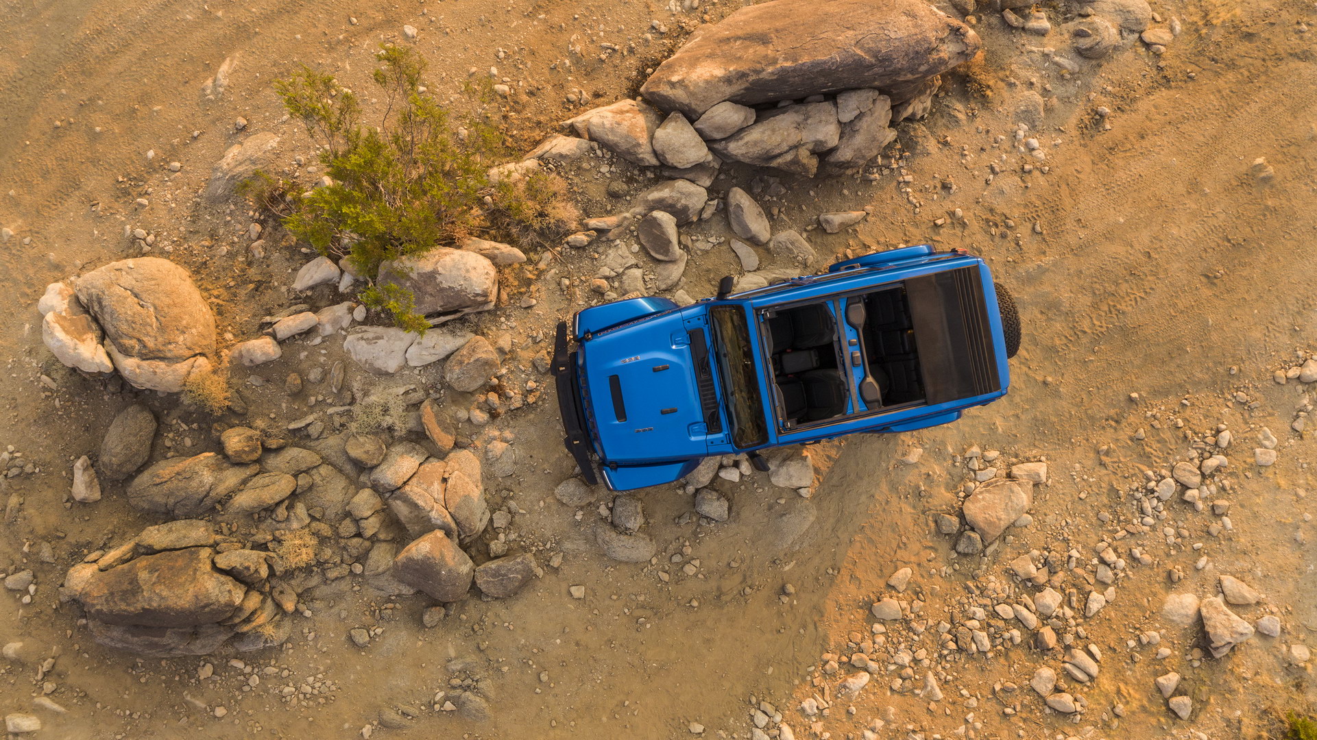 Jeep Throws A 470HP Hemi V8 In The 2021 Wrangler Rubicon 392 That Does 0-60 In Just 4.5 sec
