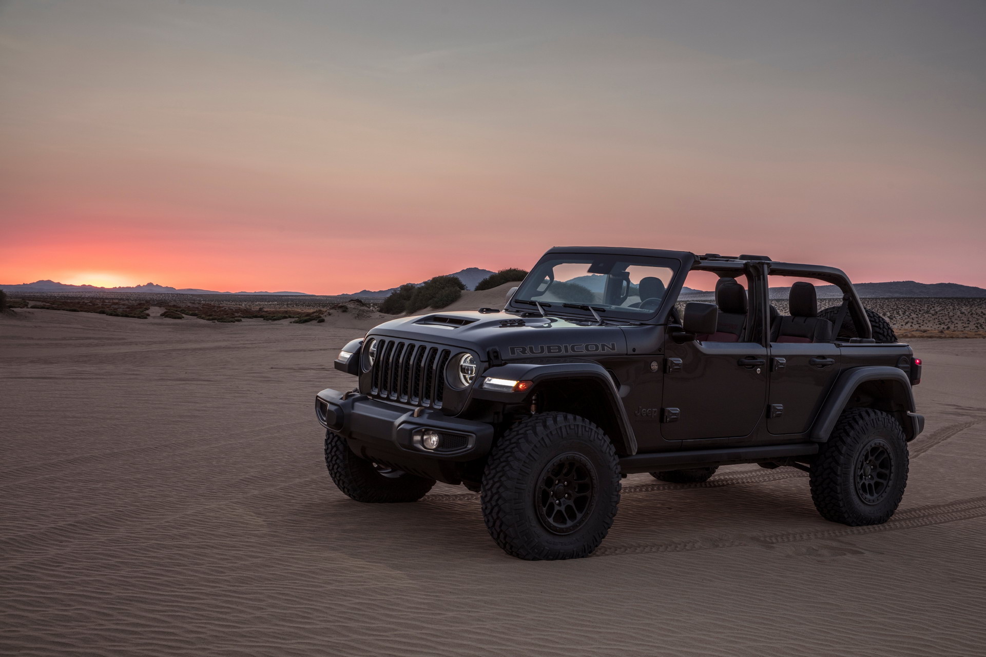 Jeep Throws A 470HP Hemi V8 In The 2021 Wrangler Rubicon 392 That Does 0-60 In Just 4.5 sec