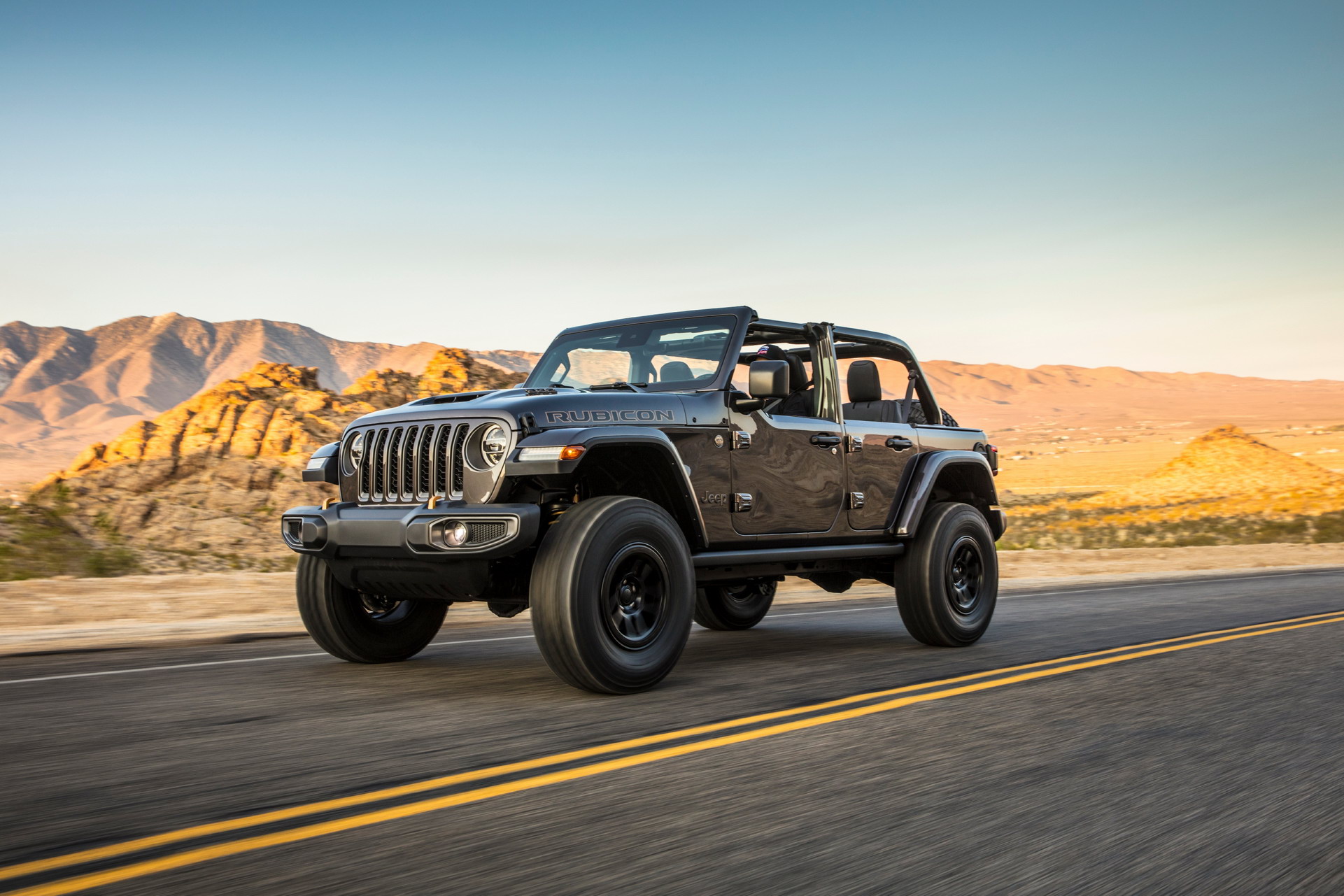 Jeep Throws A 470HP Hemi V8 In The 2021 Wrangler Rubicon 392 That Does 0-60 In Just 4.5 sec