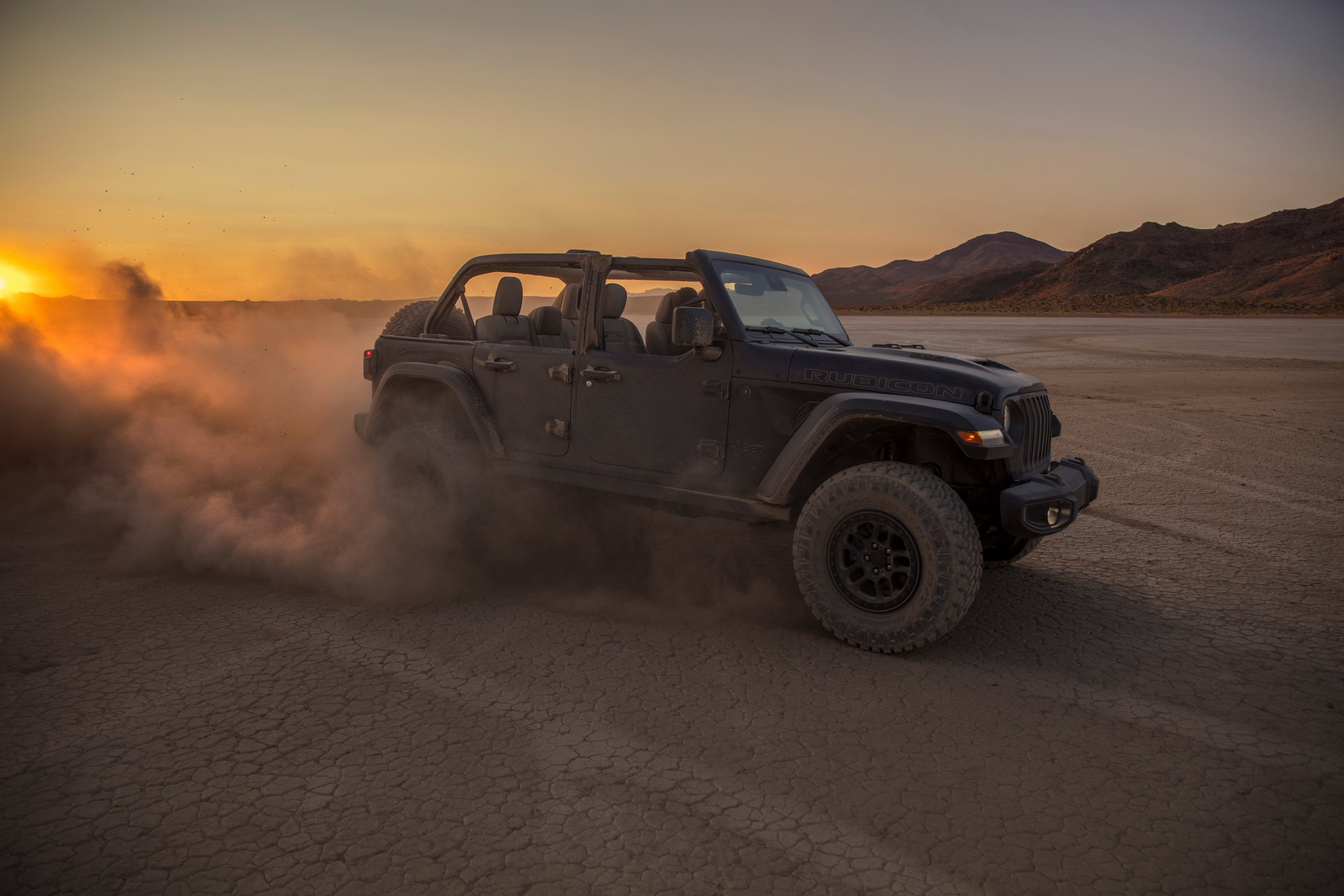 Jeep Throws A 470HP Hemi V8 In The 2021 Wrangler Rubicon 392 That Does 0-60 In Just 4.5 sec