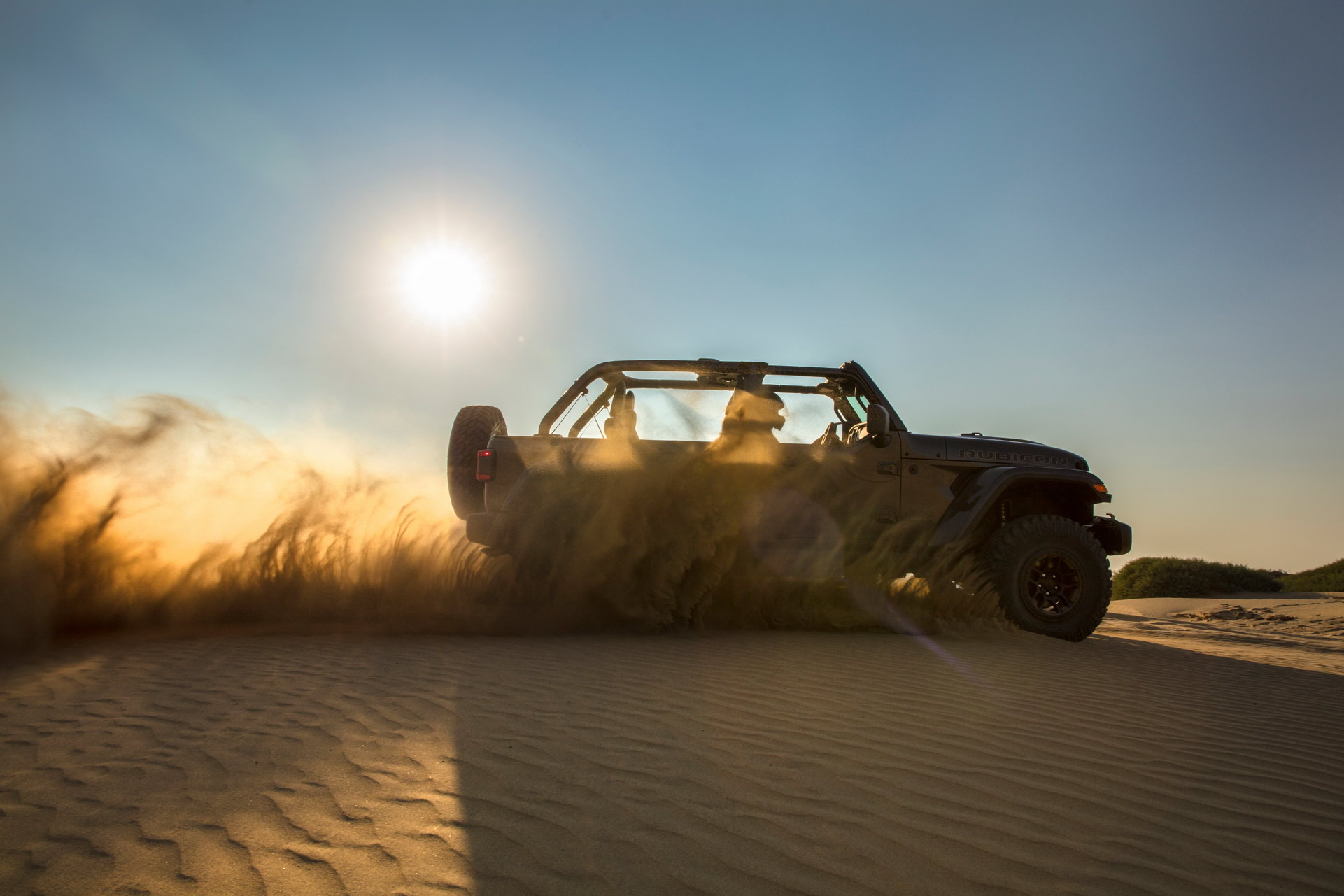 Jeep Throws A 470HP Hemi V8 In The 2021 Wrangler Rubicon 392 That Does 0-60 In Just 4.5 sec