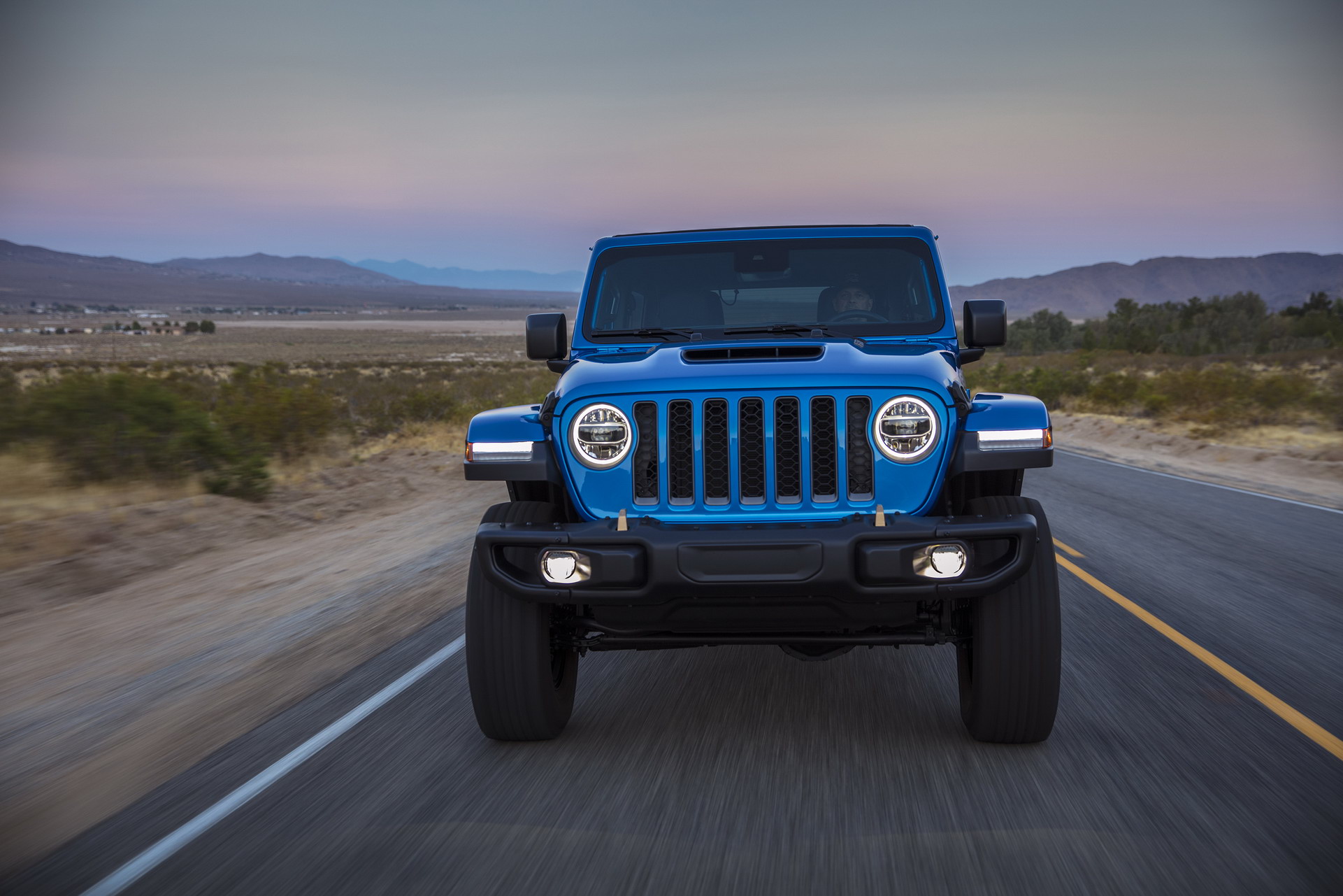 Jeep Throws A 470HP Hemi V8 In The 2021 Wrangler Rubicon 392 That Does 0-60 In Just 4.5 sec