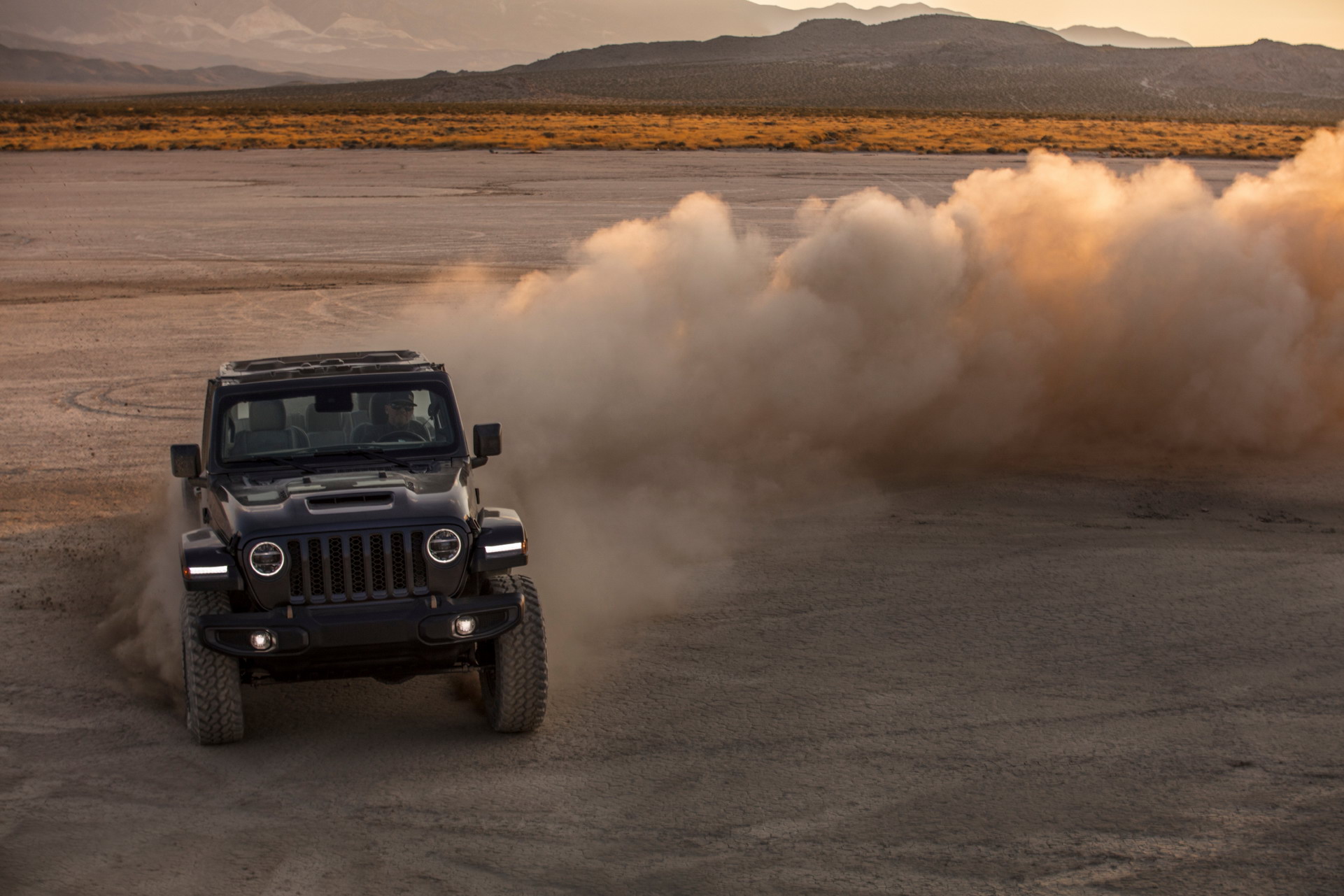 Jeep Throws A 470HP Hemi V8 In The 2021 Wrangler Rubicon 392 That Does 0-60 In Just 4.5 sec
