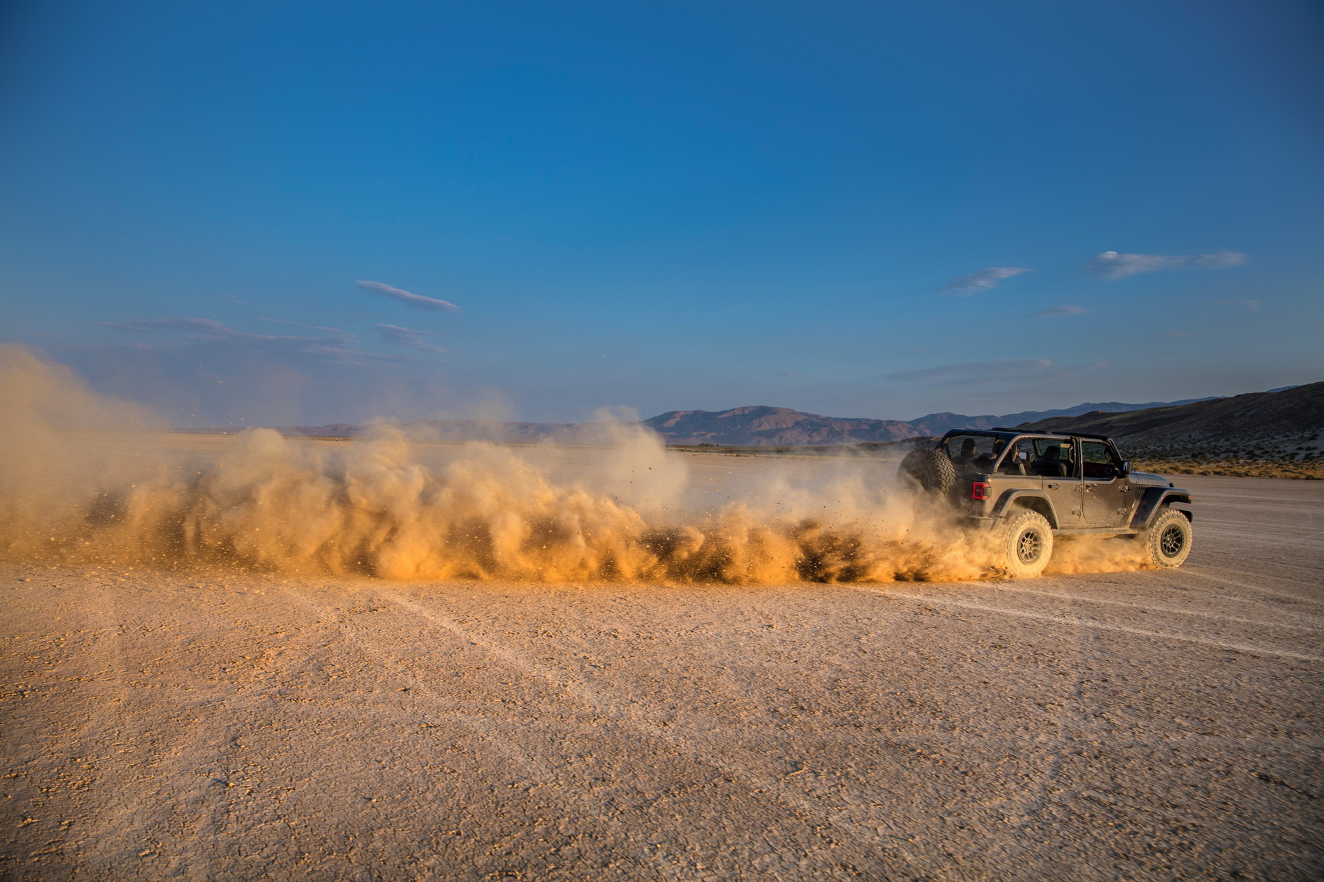 Jeep Throws A 470HP Hemi V8 In The 2021 Wrangler Rubicon 392 That Does 0-60 In Just 4.5 sec
