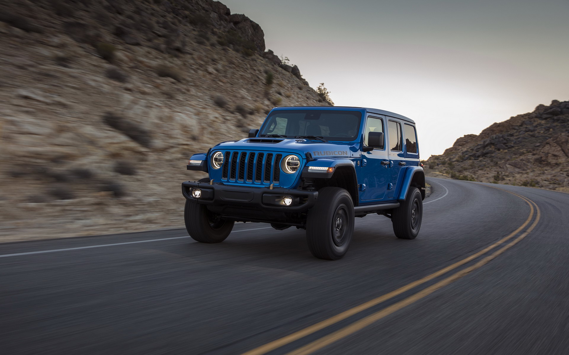 Jeep Throws A 470HP Hemi V8 In The 2021 Wrangler Rubicon 392 That Does 0-60 In Just 4.5 sec