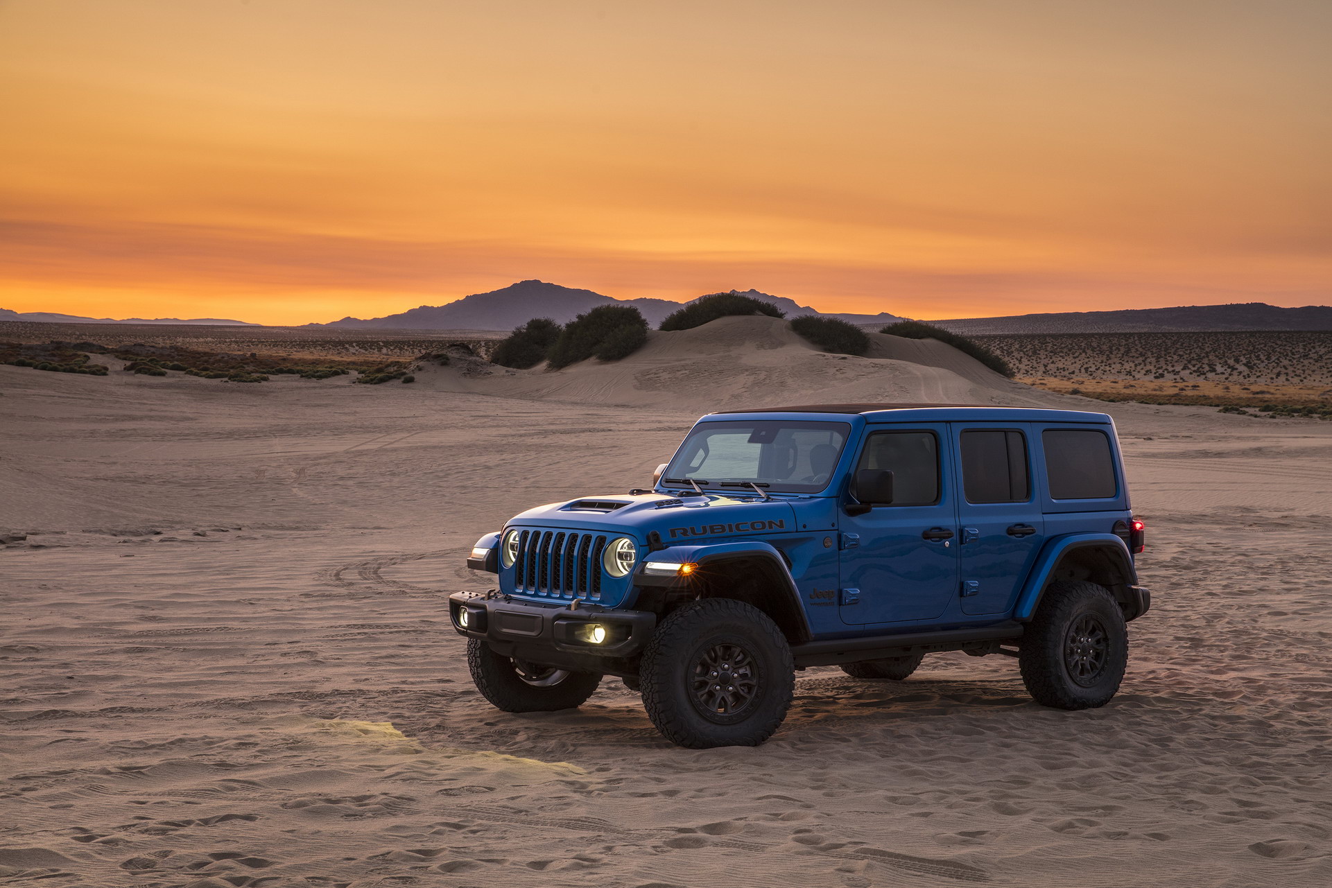 Jeep Throws A 470HP Hemi V8 In The 2021 Wrangler Rubicon 392 That Does 0-60 In Just 4.5 sec