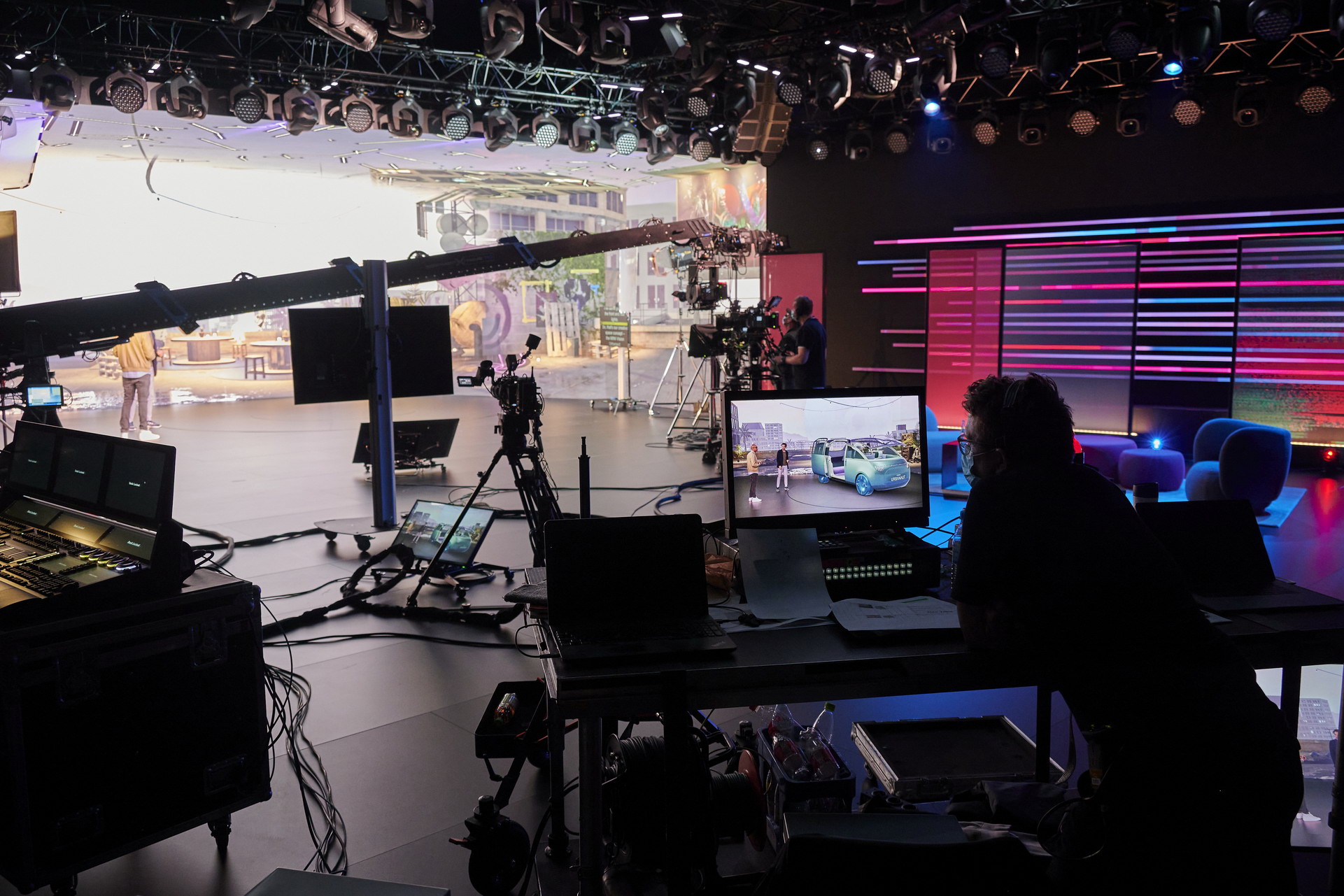 MINI Vision Urbanaut Is As A Futuristic Autonomous Minivan Doubling As A Chic Urban Hangout