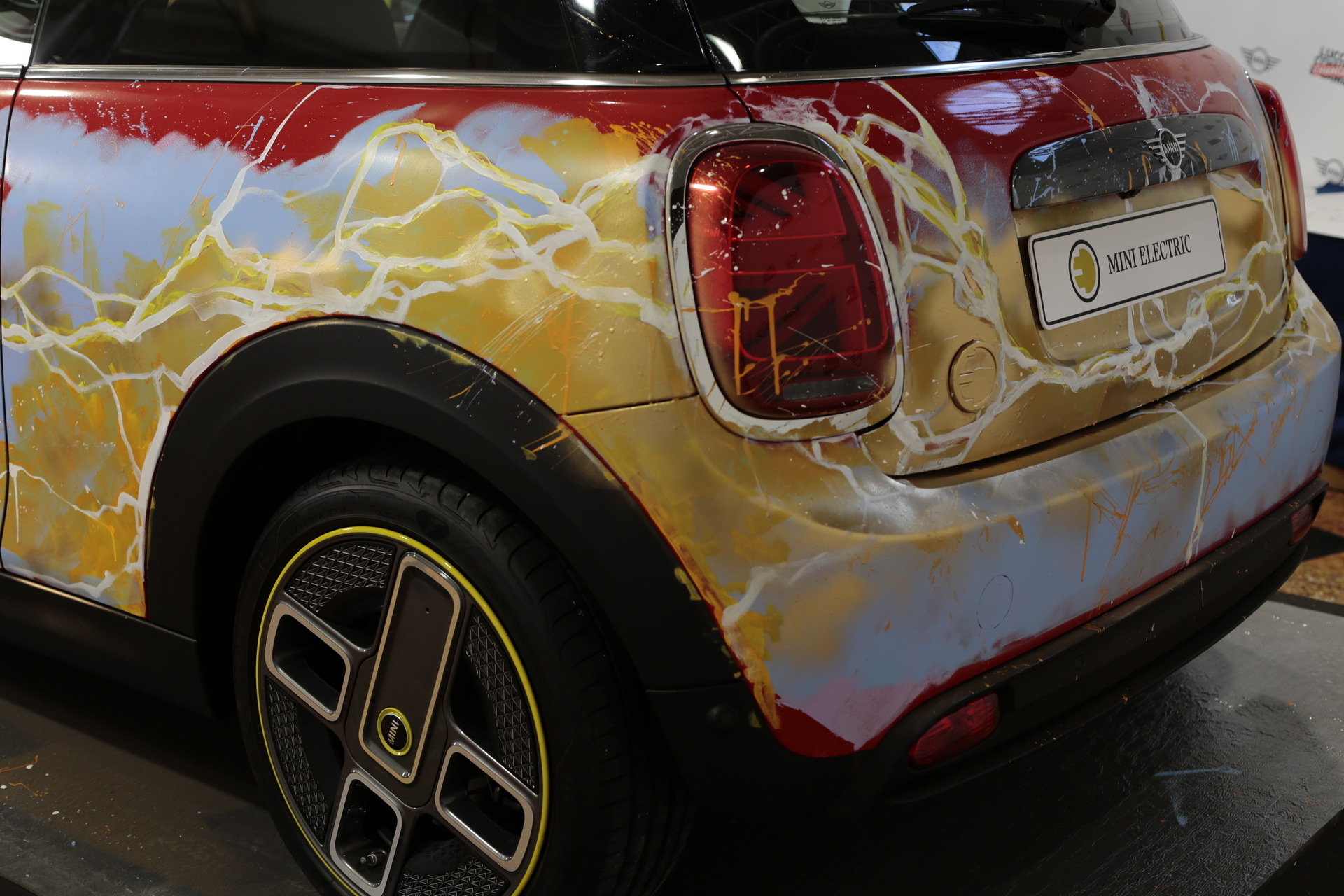 Special Mini Electric Pays Tribute To The 80th Anniversary Of DC’s ‘The Flash’