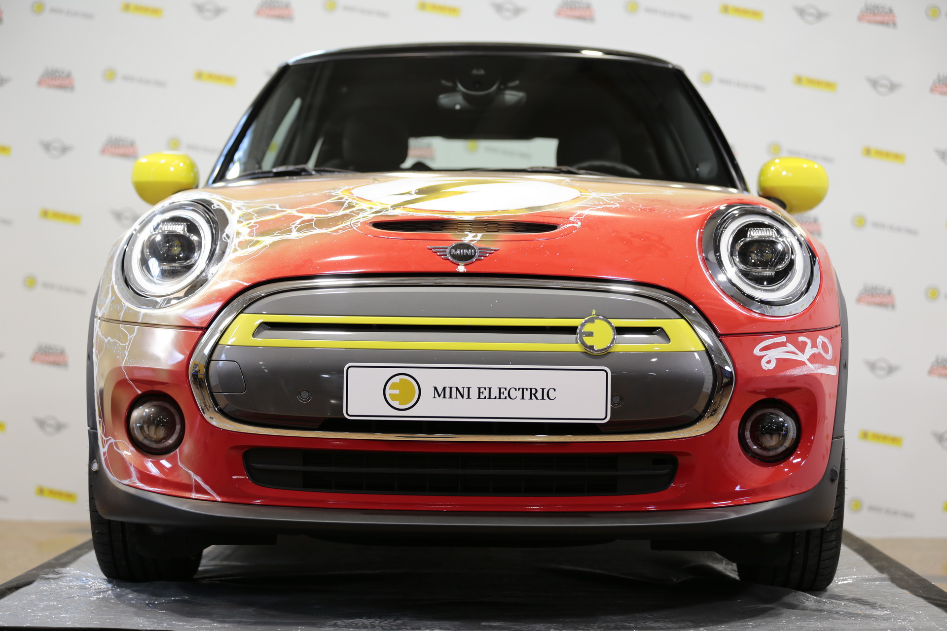 Special Mini Electric Pays Tribute To The 80th Anniversary Of DC’s ‘The Flash’