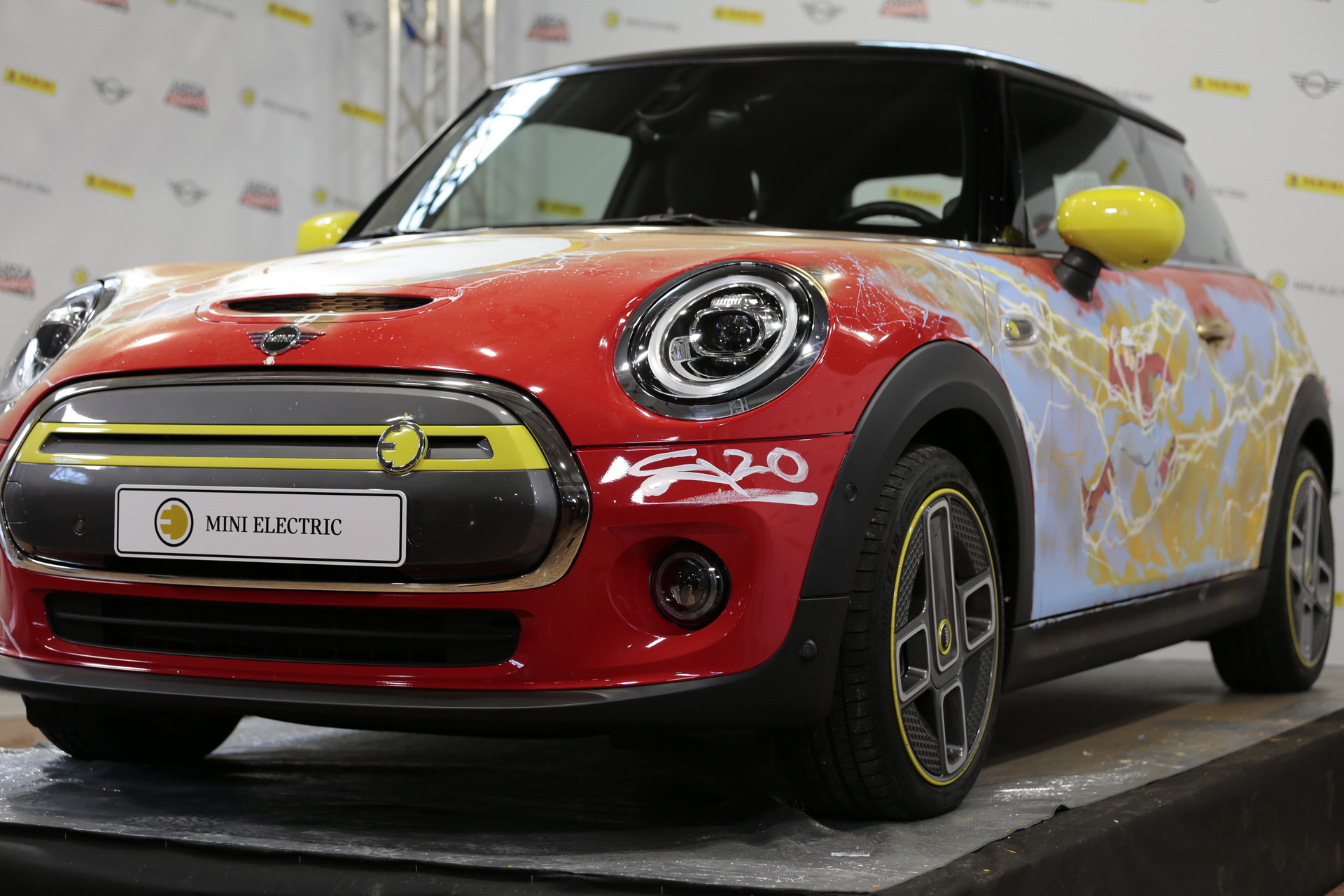 Special Mini Electric Pays Tribute To The 80th Anniversary Of DC’s ‘The Flash’