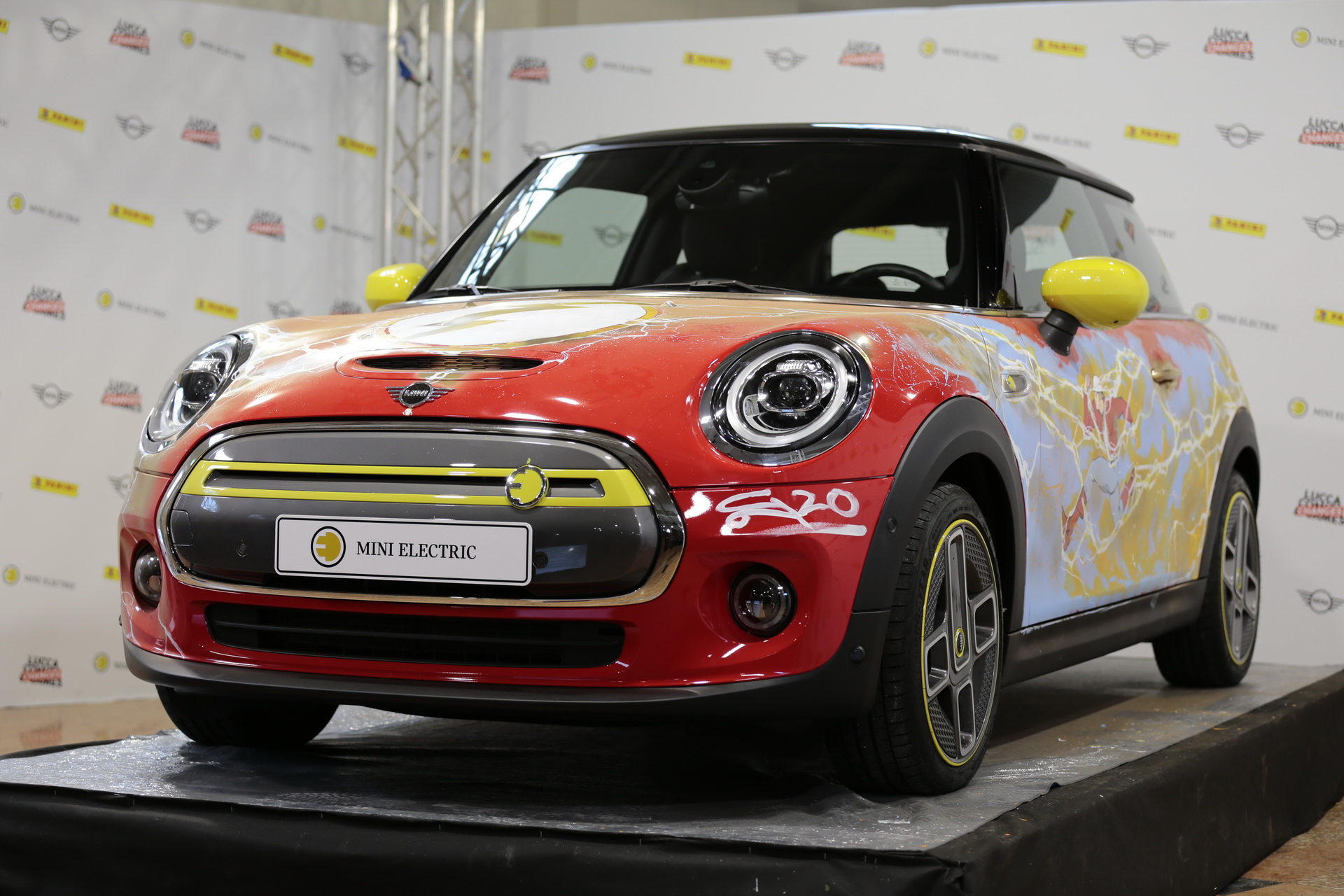Special Mini Electric Pays Tribute To The 80th Anniversary Of DC’s ‘The Flash’