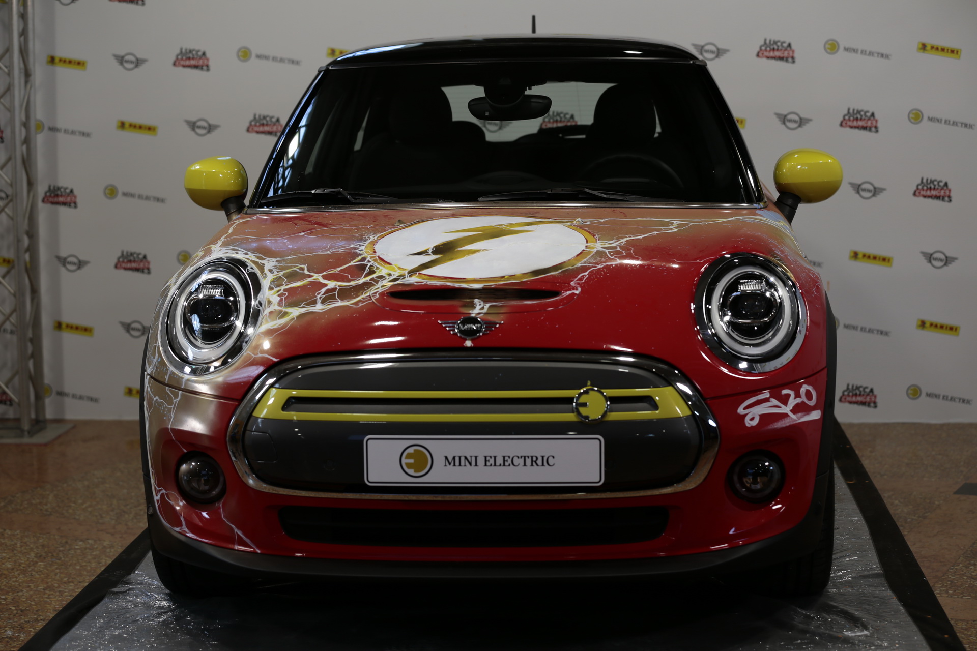 Special Mini Electric Pays Tribute To The 80th Anniversary Of DC’s ‘The Flash’
