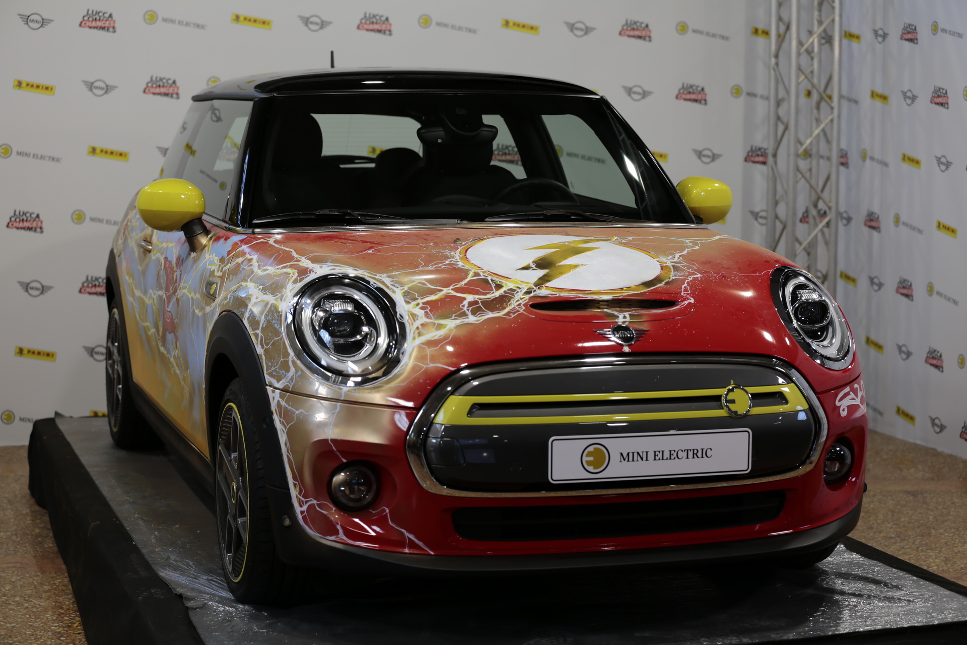 Special Mini Electric Pays Tribute To The 80th Anniversary Of DC’s ‘The Flash’
