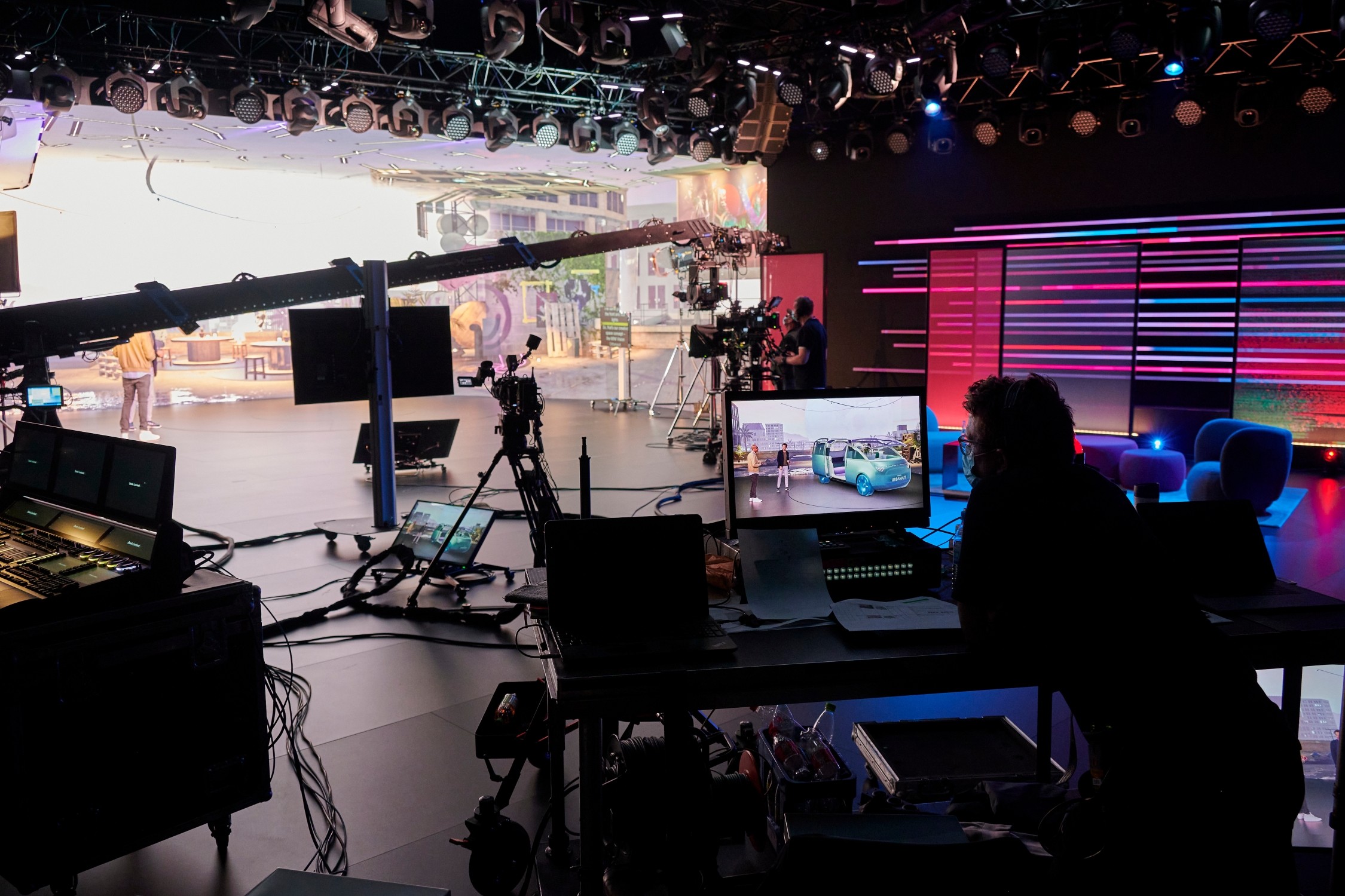 MINI Vision Urbanaut Is As A Futuristic Autonomous Minivan Doubling As A Chic Urban Hangout