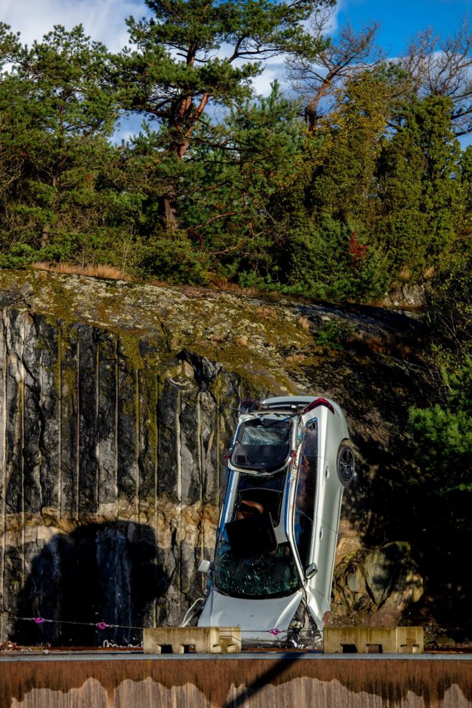 Volvo Rescure Volvo Drops 10 New Cars From Crane In Order For Rescue Crews To Train ...