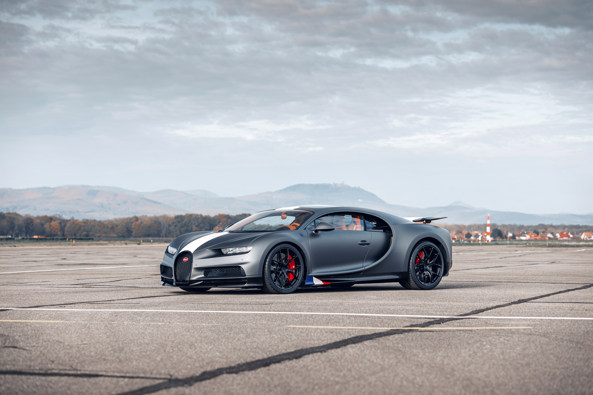 Bugatti Chiron Sport ‘Les Legendes Du Ciel’ Honors 20th Century Daredevils