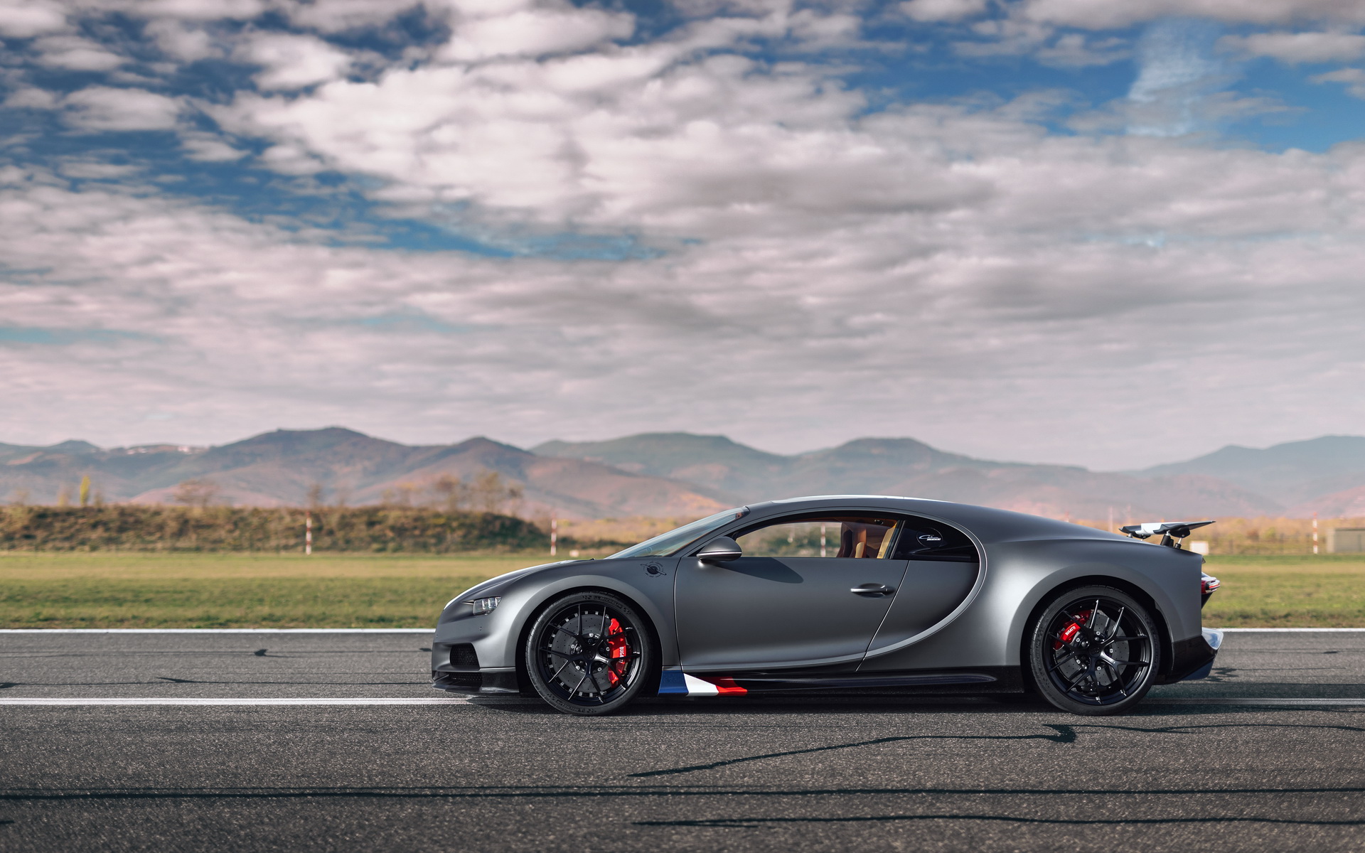 Bugatti Chiron Sport ‘Les Legendes Du Ciel’ Honors 20th Century Daredevils