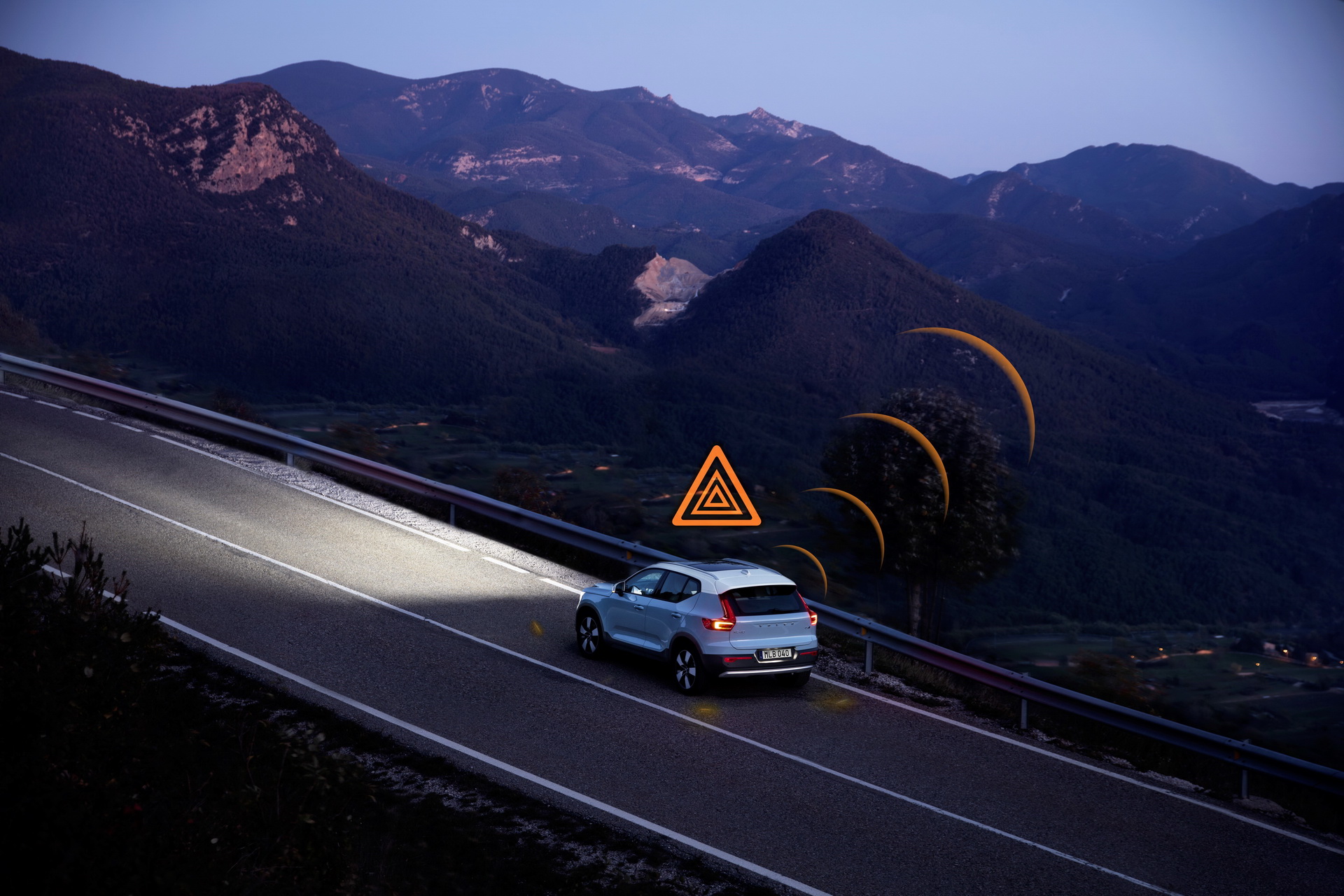 Volvo Rolls Out ‘Hazard Light Alert’ And ‘Slippery Road Alert’ Connected Tech In U.S.