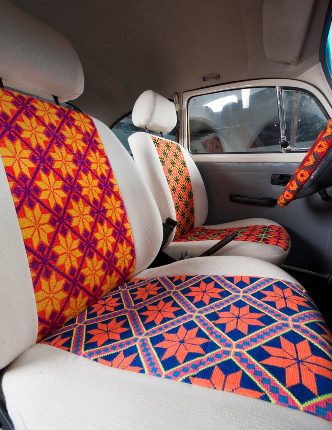 VW Beetle ‘Vochol’ Has Over 2M Beads, Took 9,000 Hours To Build