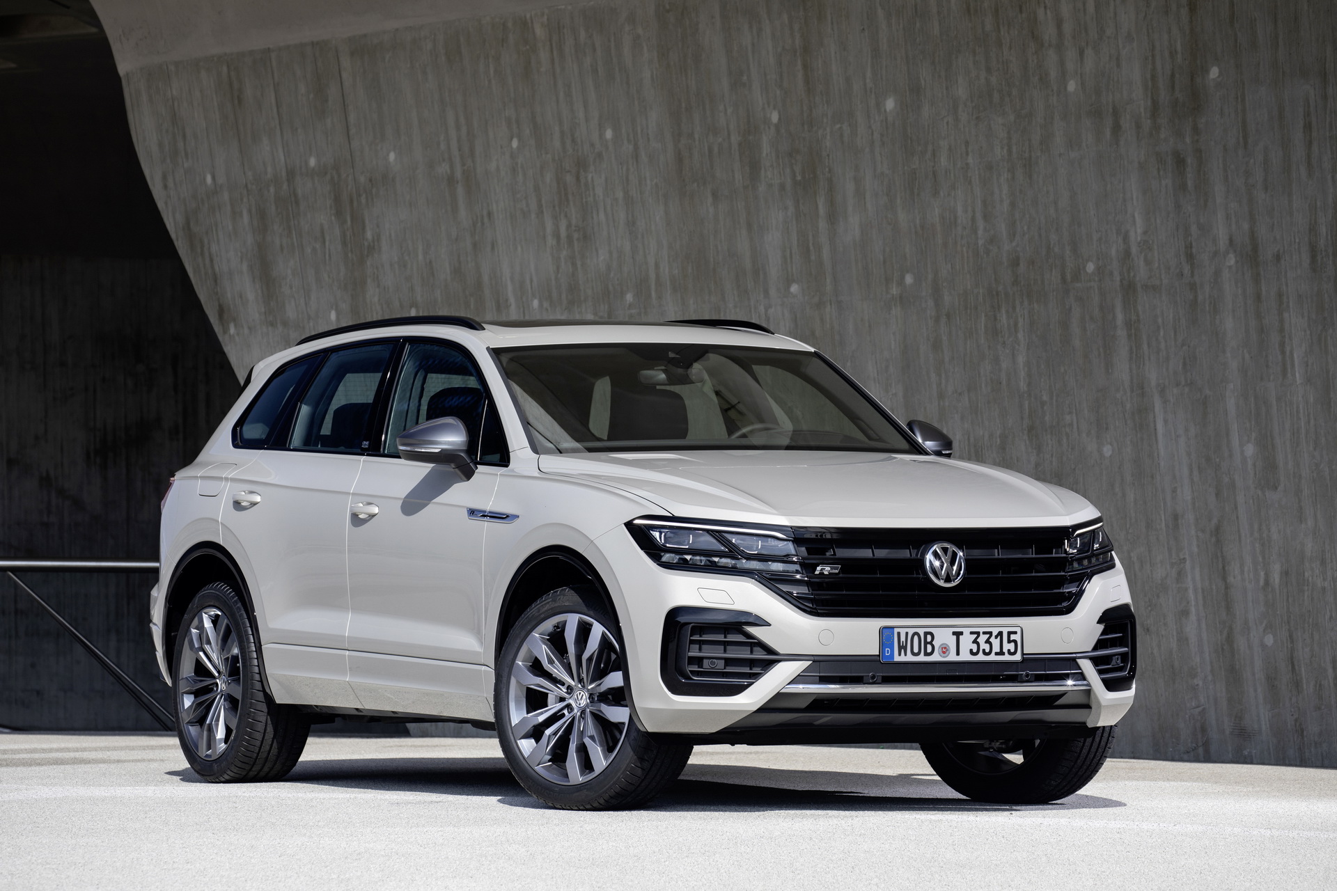 VW Touareg Joins The Remote-Parking Crowd With New Smartphone-Compatible Function