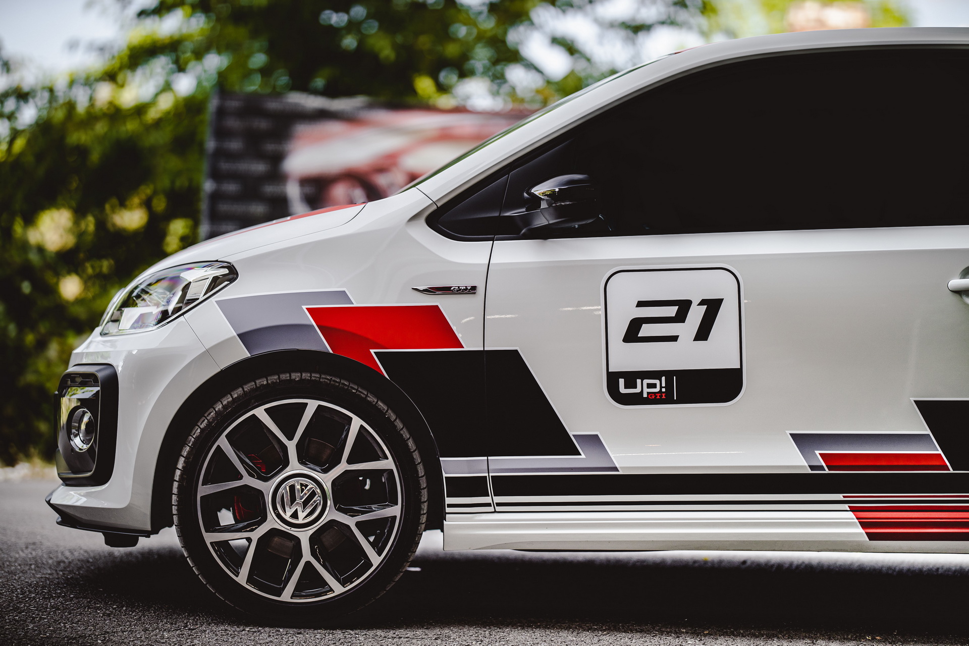 Vilner’s Bespoke VW Up! GTI Stands Out Thanks To Its Lively Livery