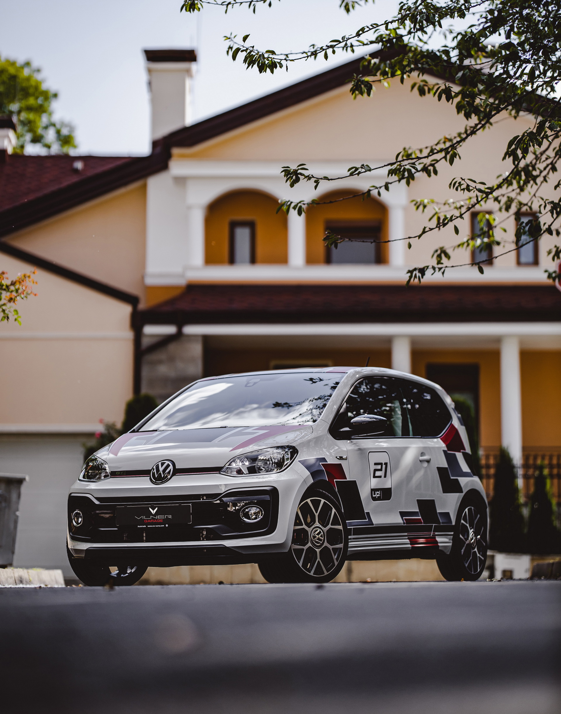 Vilner’s Bespoke VW Up! GTI Stands Out Thanks To Its Lively Livery
