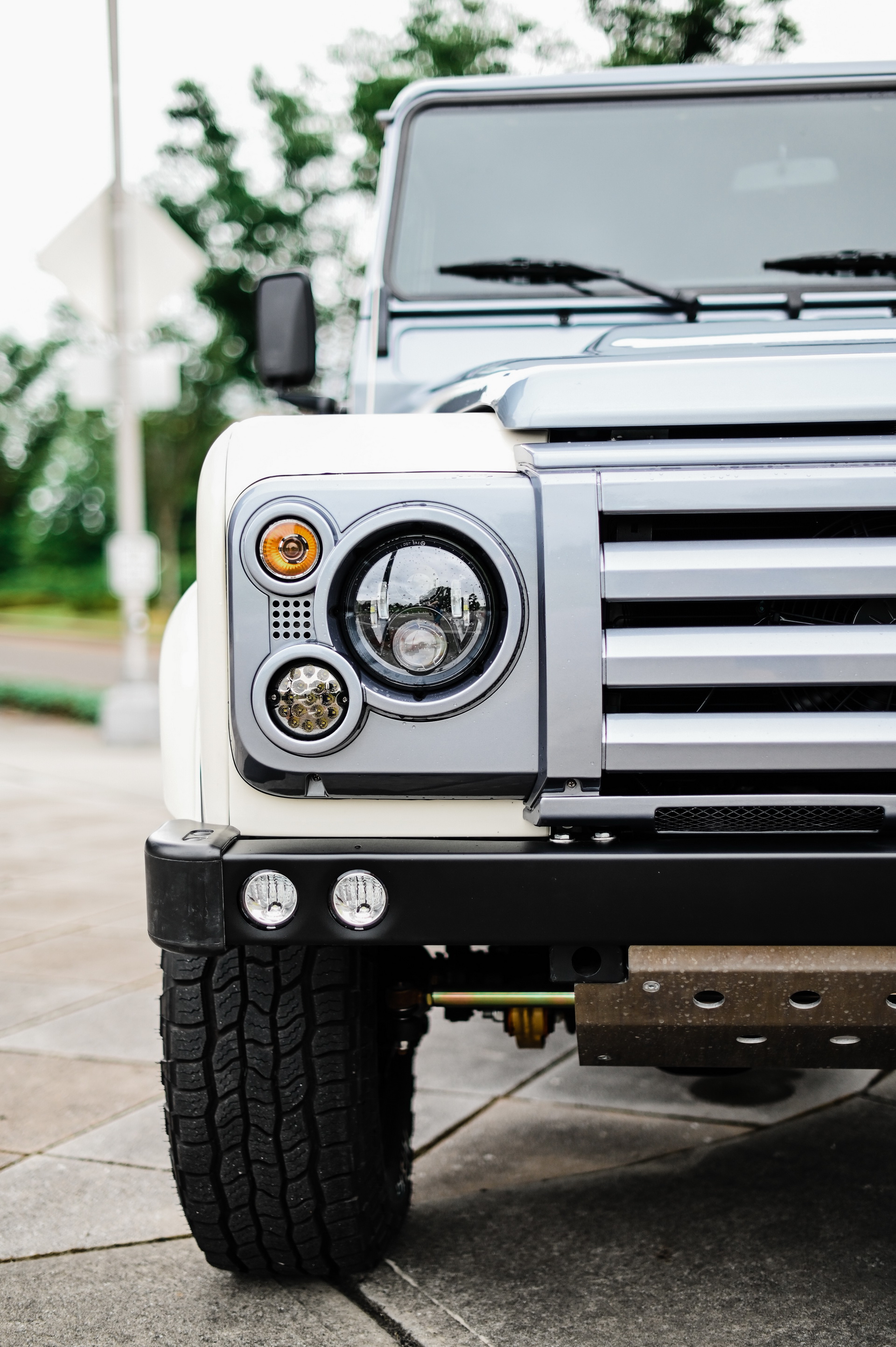 1993 Land Rover Defender 110 Restomod Wants To Roll With The Big Boys, Rocks A 600 HP 6.2L V8