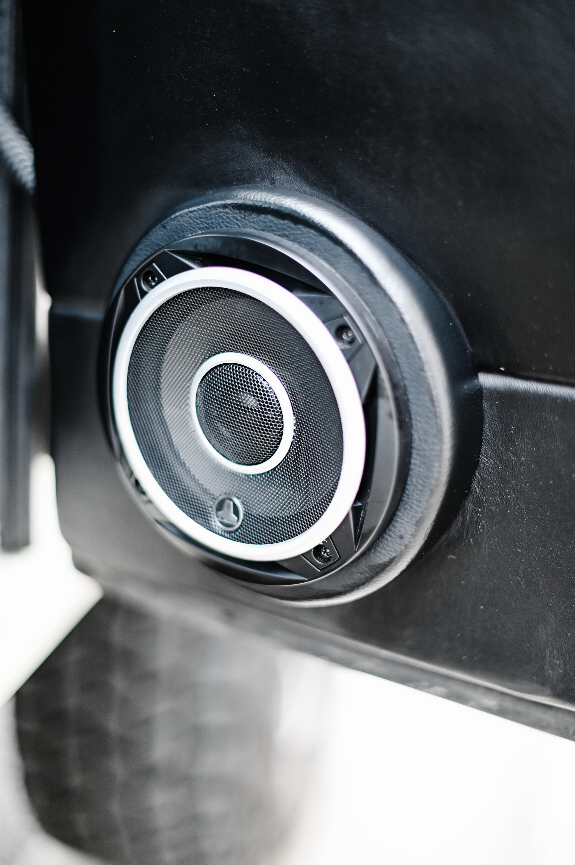 1993 Land Rover Defender 110 Restomod Wants To Roll With The Big Boys, Rocks A 600 HP 6.2L V8