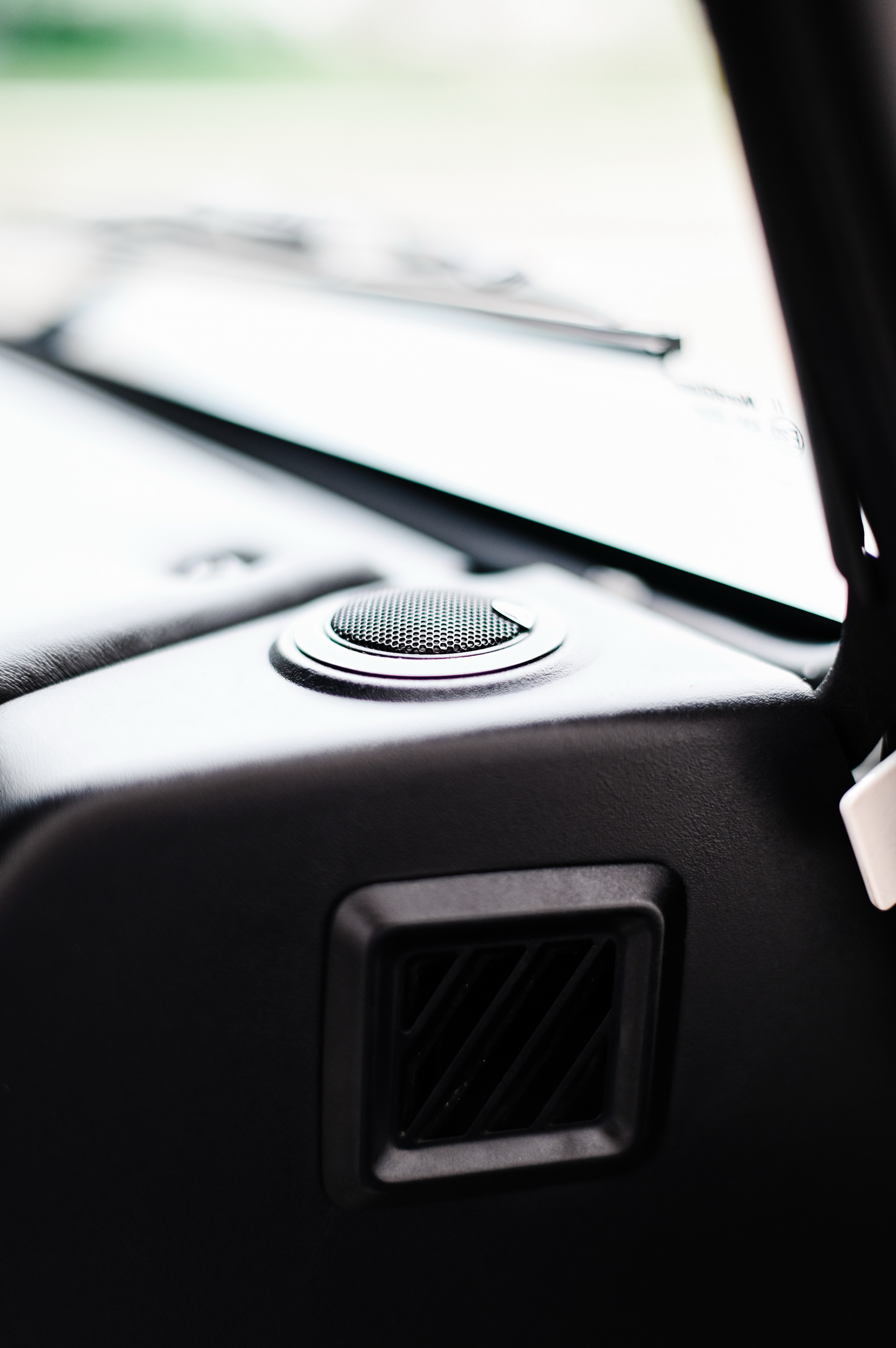 1993 Land Rover Defender 110 Restomod Wants To Roll With The Big Boys, Rocks A 600 HP 6.2L V8