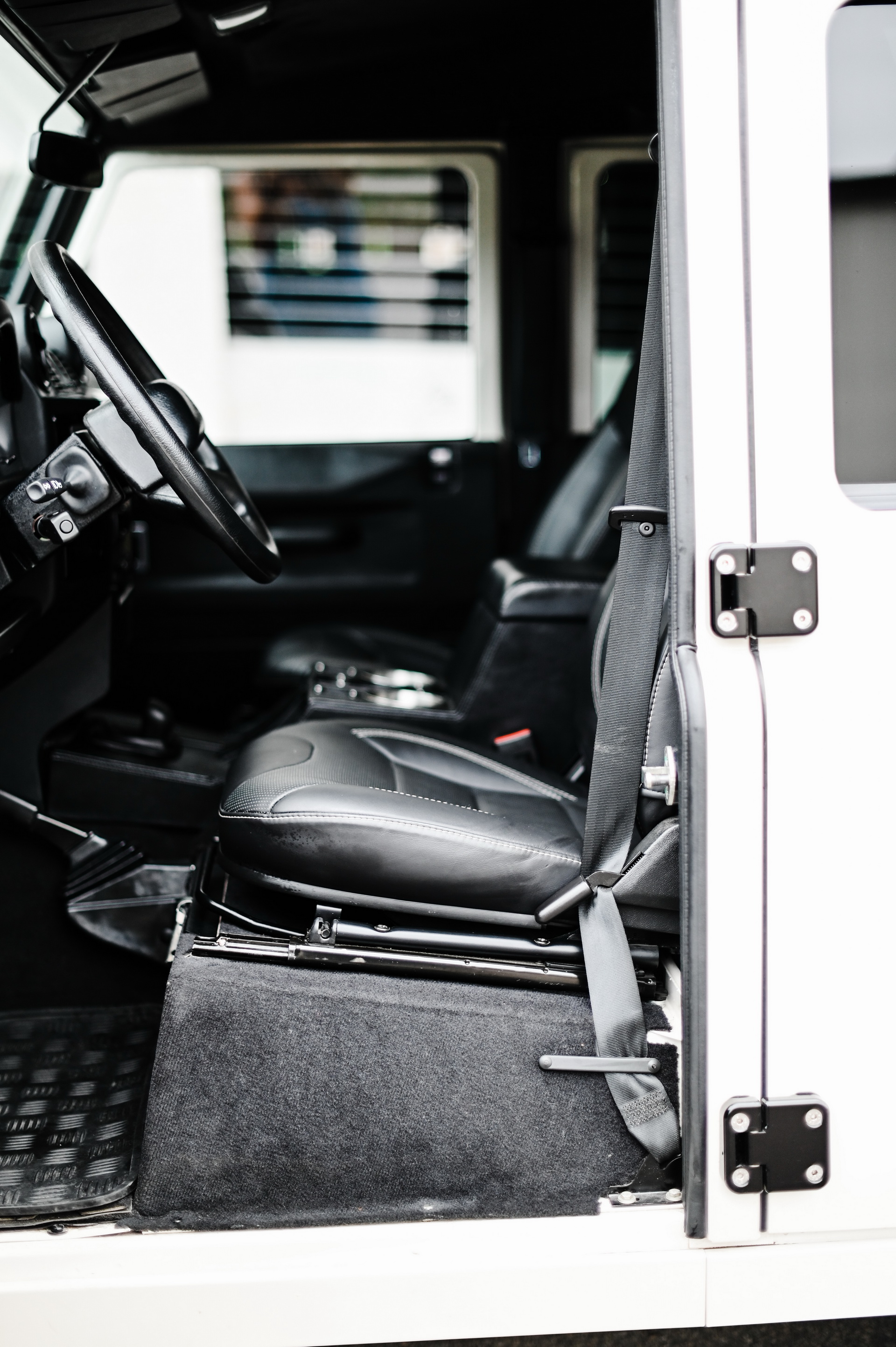 1993 Land Rover Defender 110 Restomod Wants To Roll With The Big Boys, Rocks A 600 HP 6.2L V8