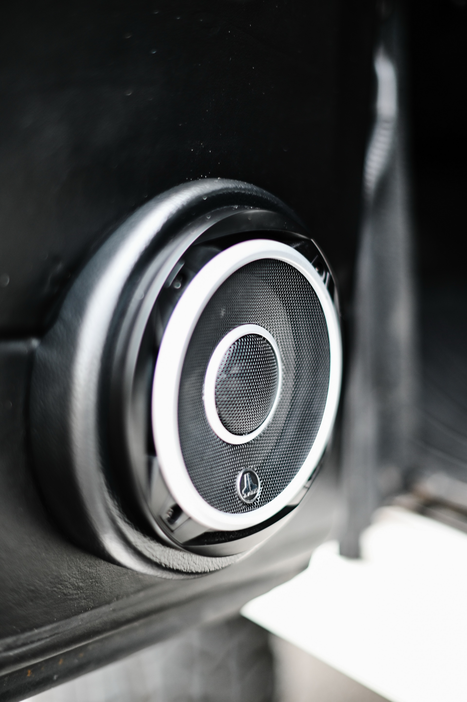 1993 Land Rover Defender 110 Restomod Wants To Roll With The Big Boys, Rocks A 600 HP 6.2L V8