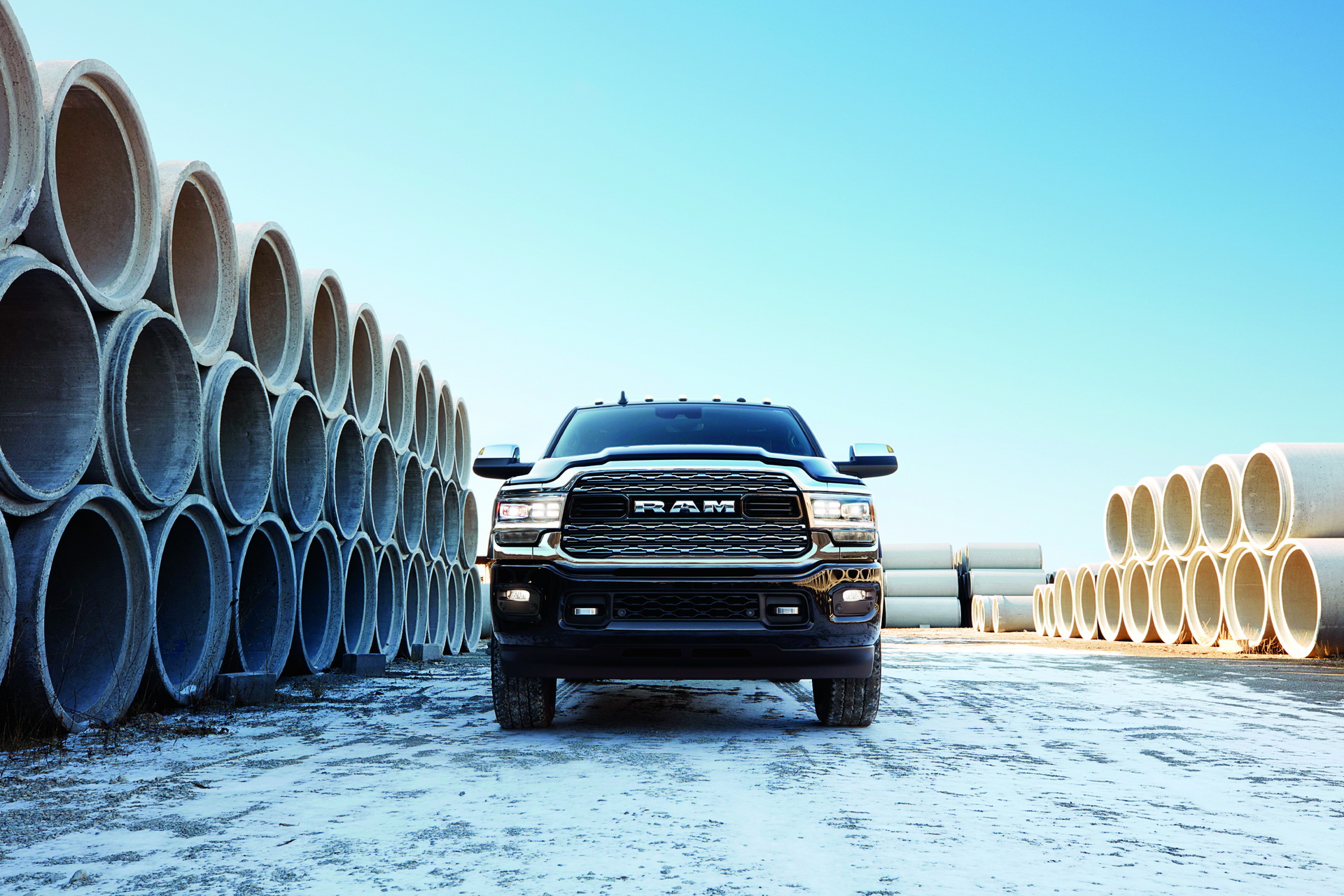 2021 RAM Heavy Duty Returns With Colossal 1,075 lb-ft Of Torque, 37,100-lbs Towing Capacity