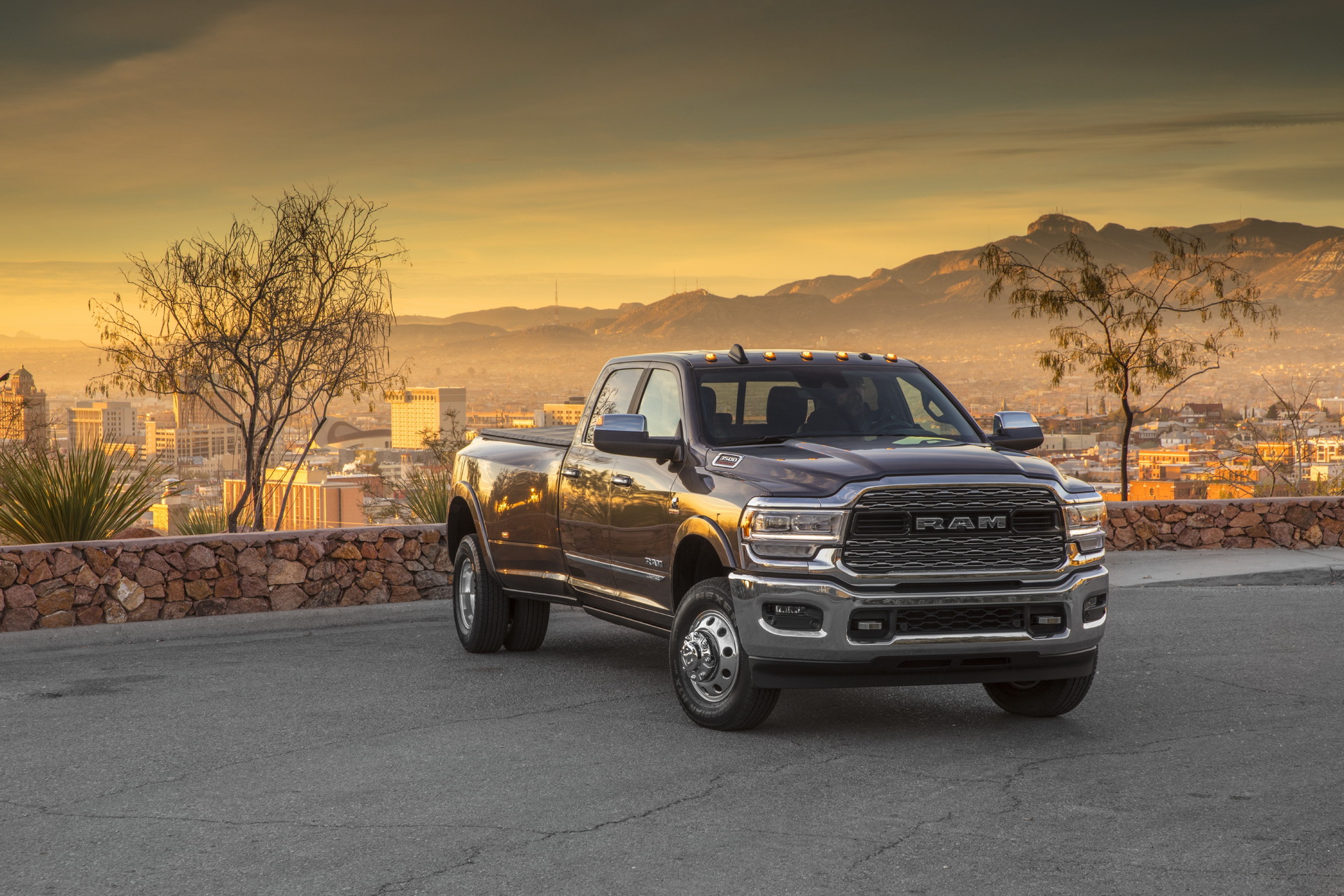 2021 RAM Heavy Duty Returns With Colossal 1,075 lb-ft Of Torque, 37,100-lbs Towing Capacity
