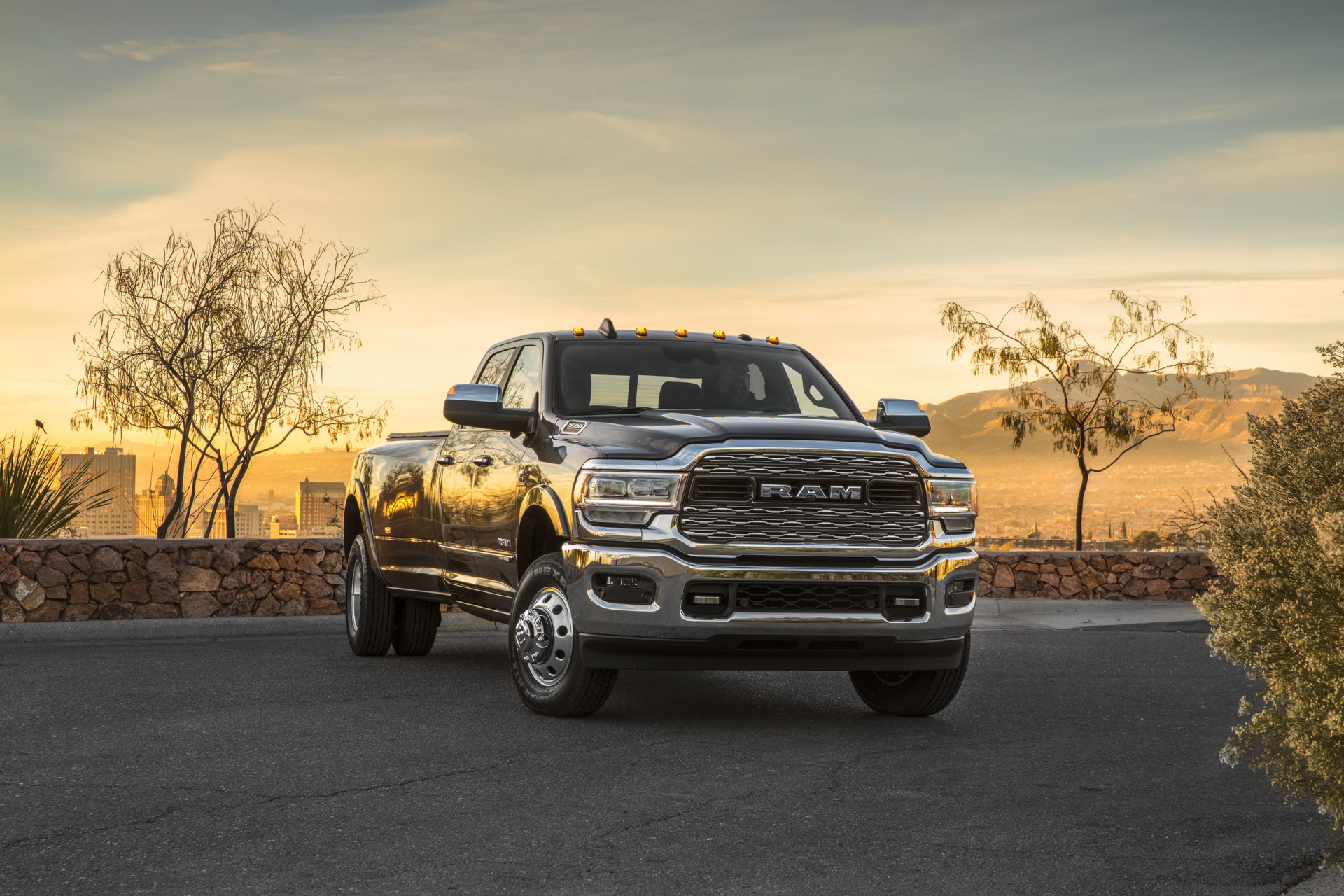 2021 RAM Heavy Duty Returns With Colossal 1,075 lb-ft Of Torque, 37,100-lbs Towing Capacity