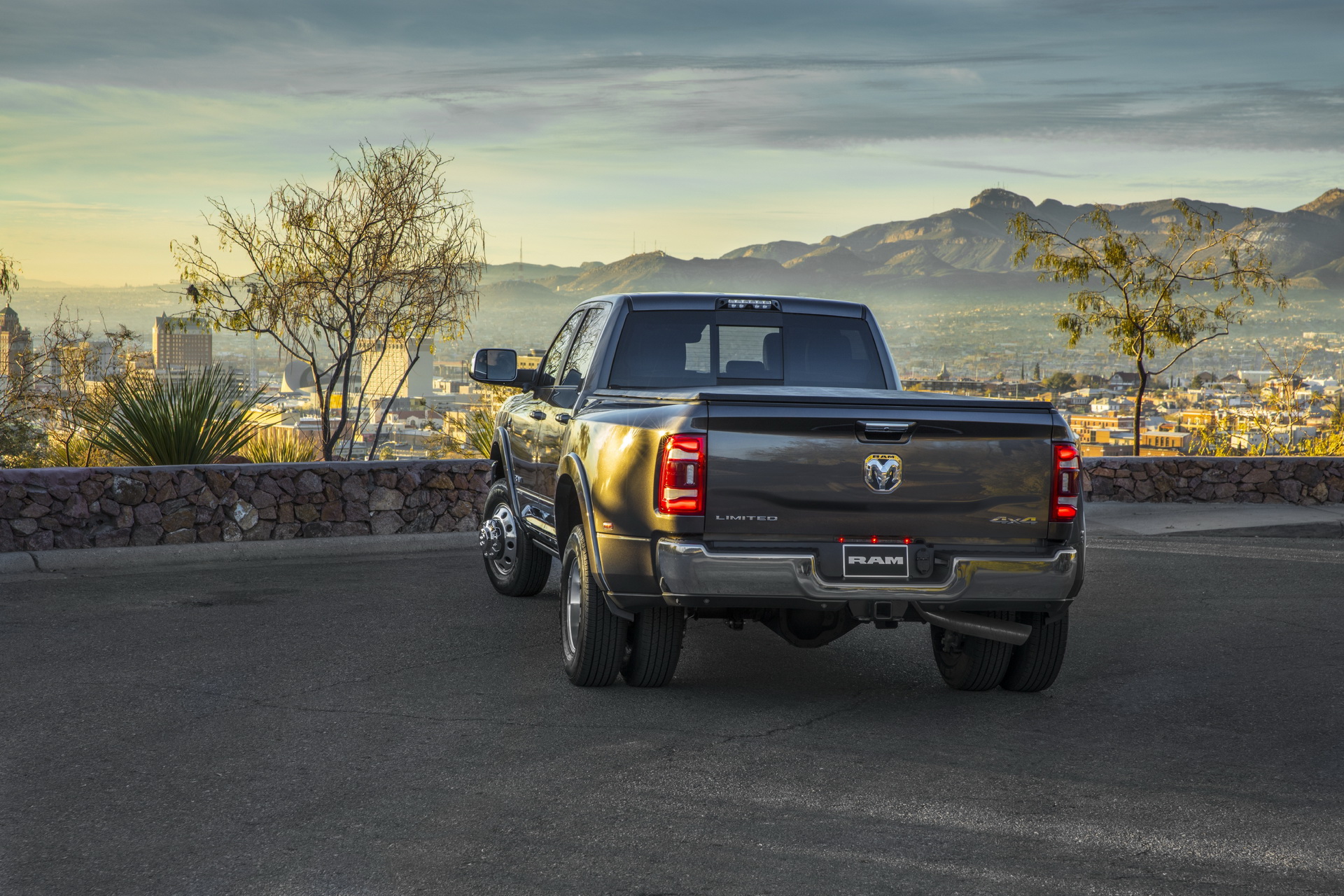 2021 RAM Heavy Duty Returns With Colossal 1,075 lb-ft Of Torque, 37,100-lbs Towing Capacity