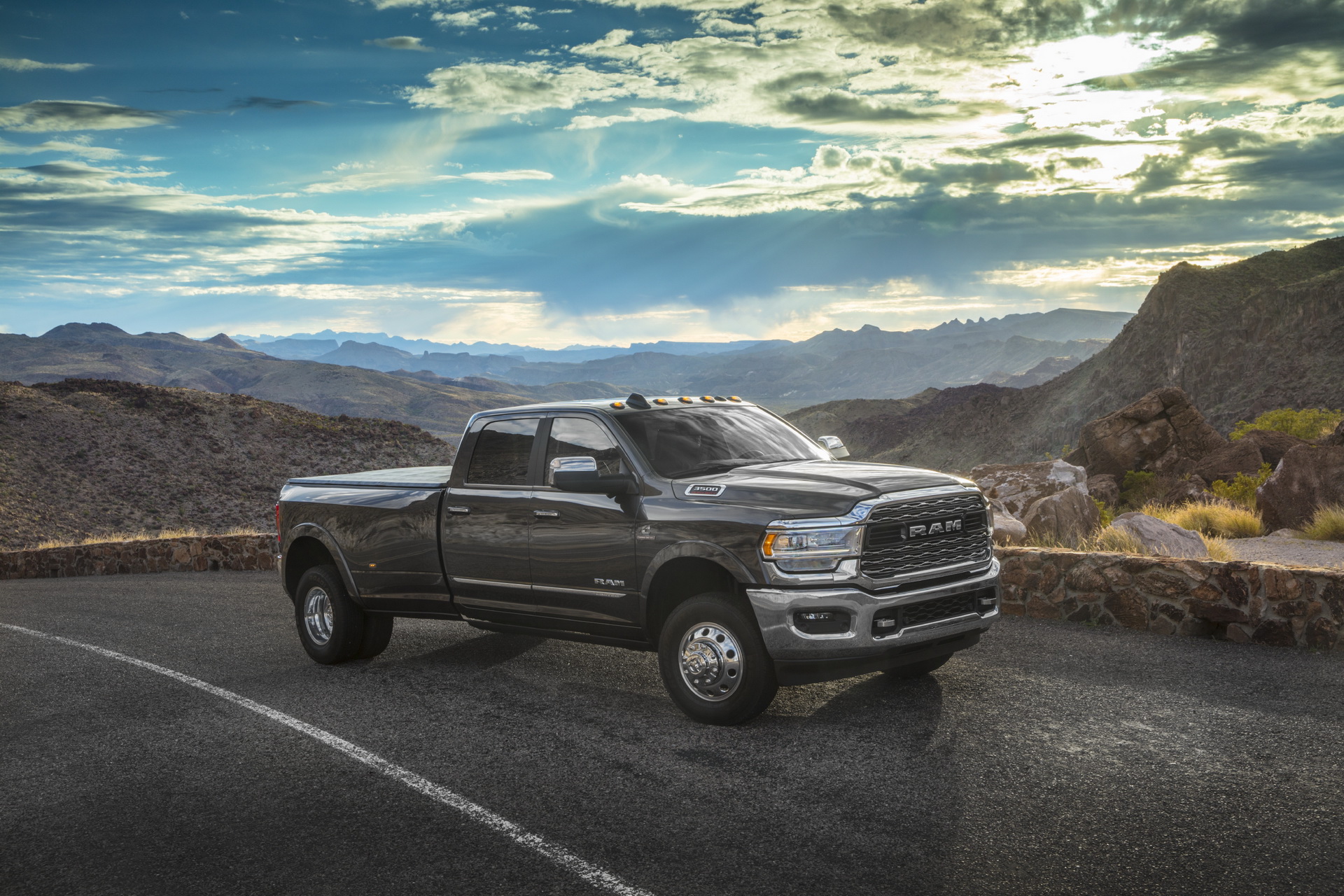 2021 RAM Heavy Duty Returns With Colossal 1,075 lb-ft Of Torque, 37,100-lbs Towing Capacity