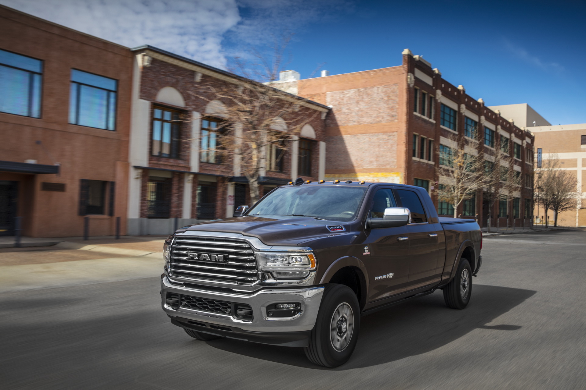 2021 RAM Heavy Duty Returns With Colossal 1,075 lb-ft Of Torque, 37,100-lbs Towing Capacity