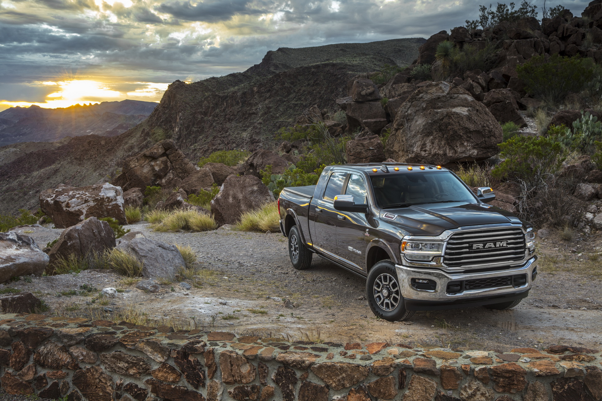 2021 RAM Heavy Duty Returns With Colossal 1,075 lb-ft Of Torque, 37,100-lbs Towing Capacity