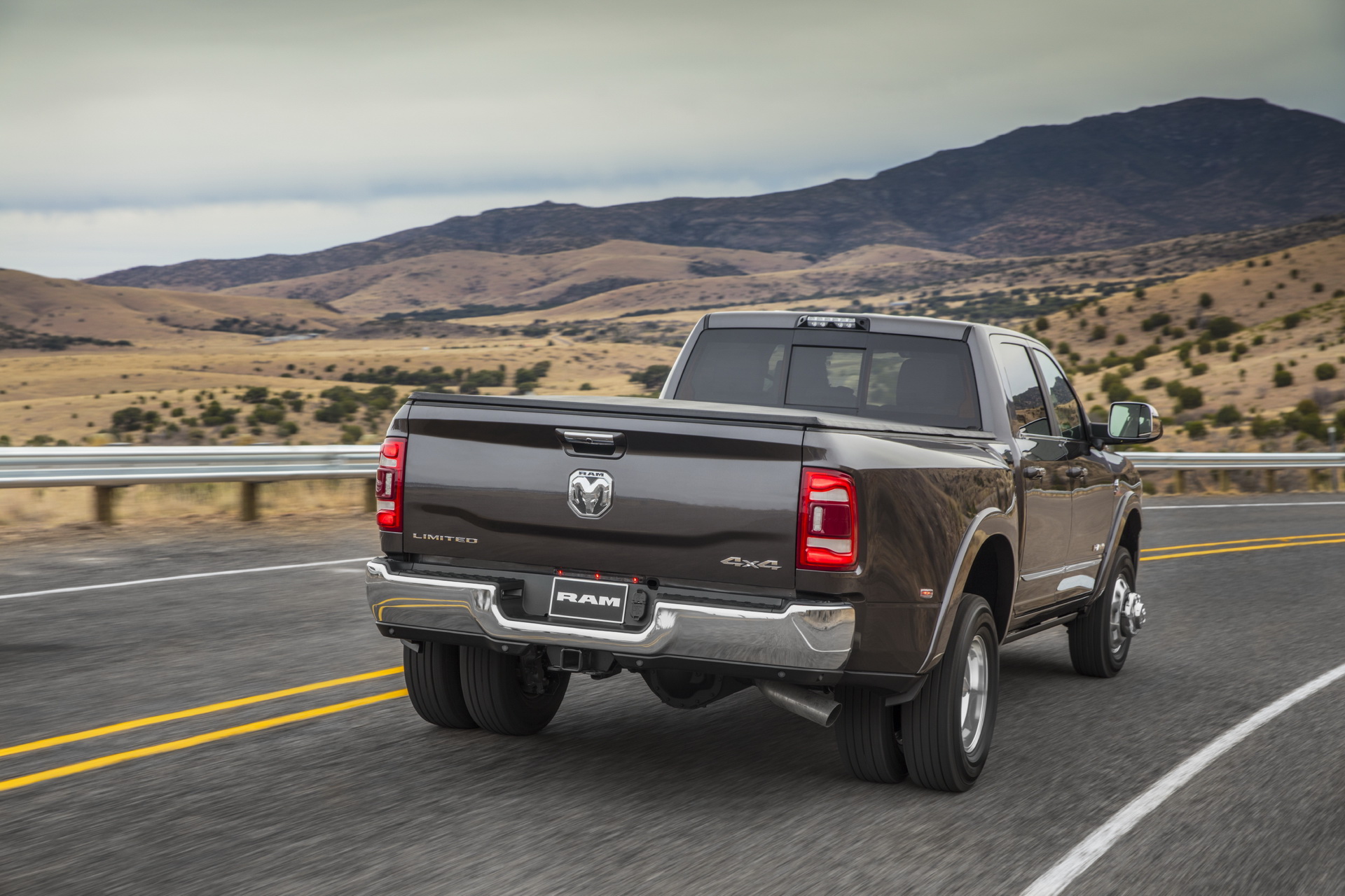 2021 RAM Heavy Duty Returns With Colossal 1,075 lb-ft Of Torque, 37,100-lbs Towing Capacity