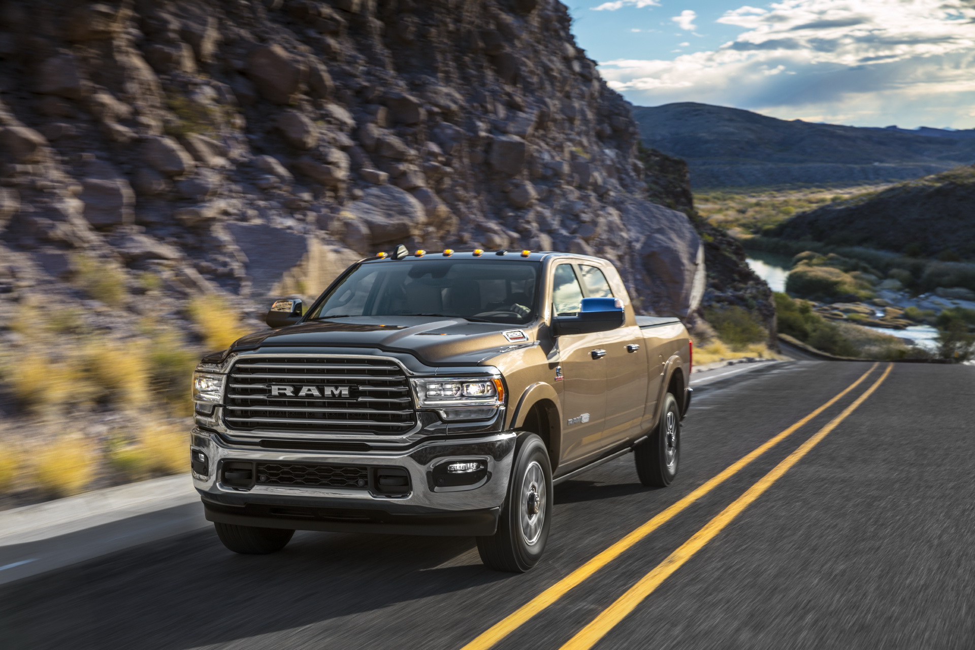 2021 RAM Heavy Duty Returns With Colossal 1,075 lb-ft Of Torque, 37,100-lbs Towing Capacity