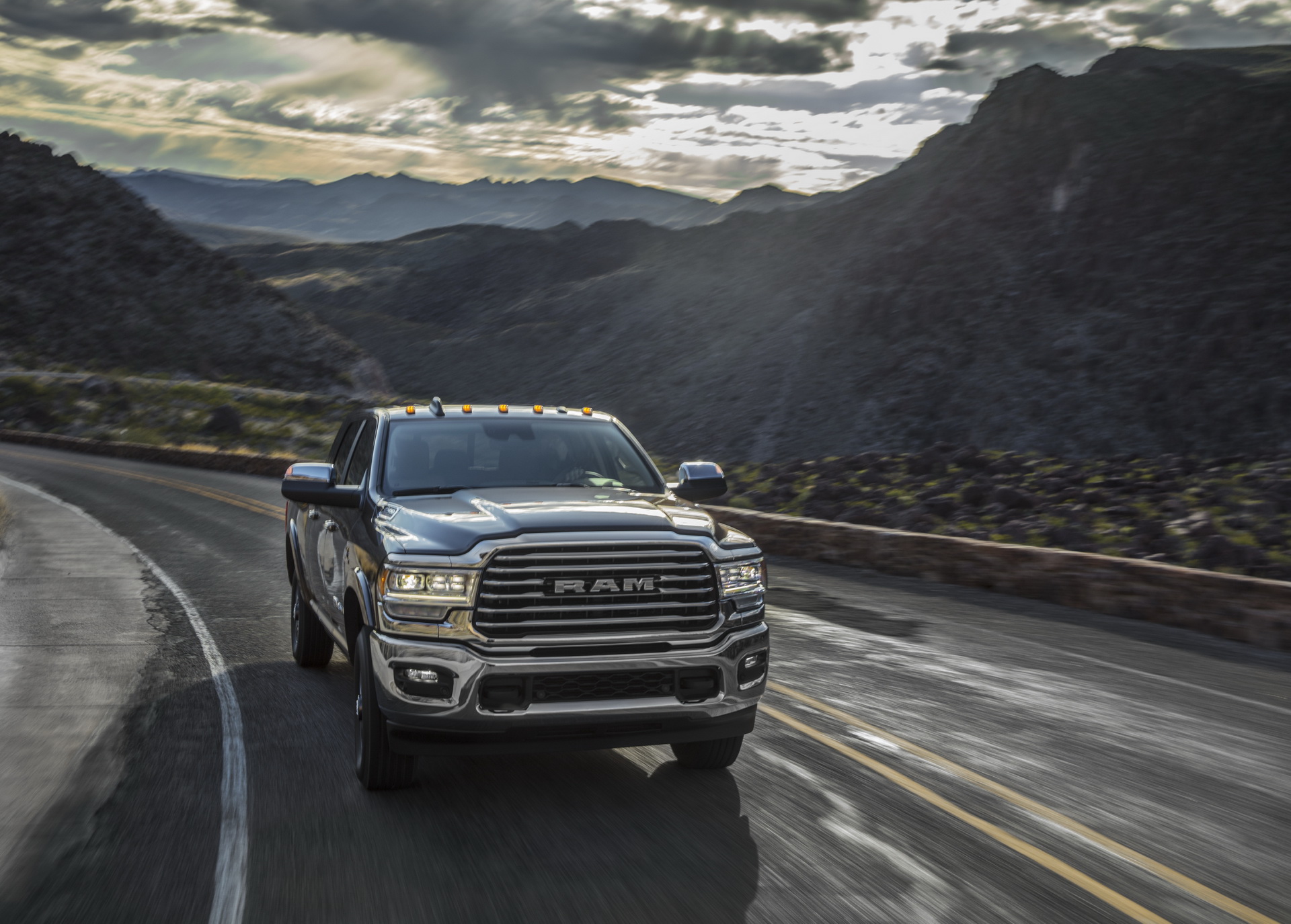 2021 RAM Heavy Duty Returns With Colossal 1,075 lb-ft Of Torque, 37,100-lbs Towing Capacity