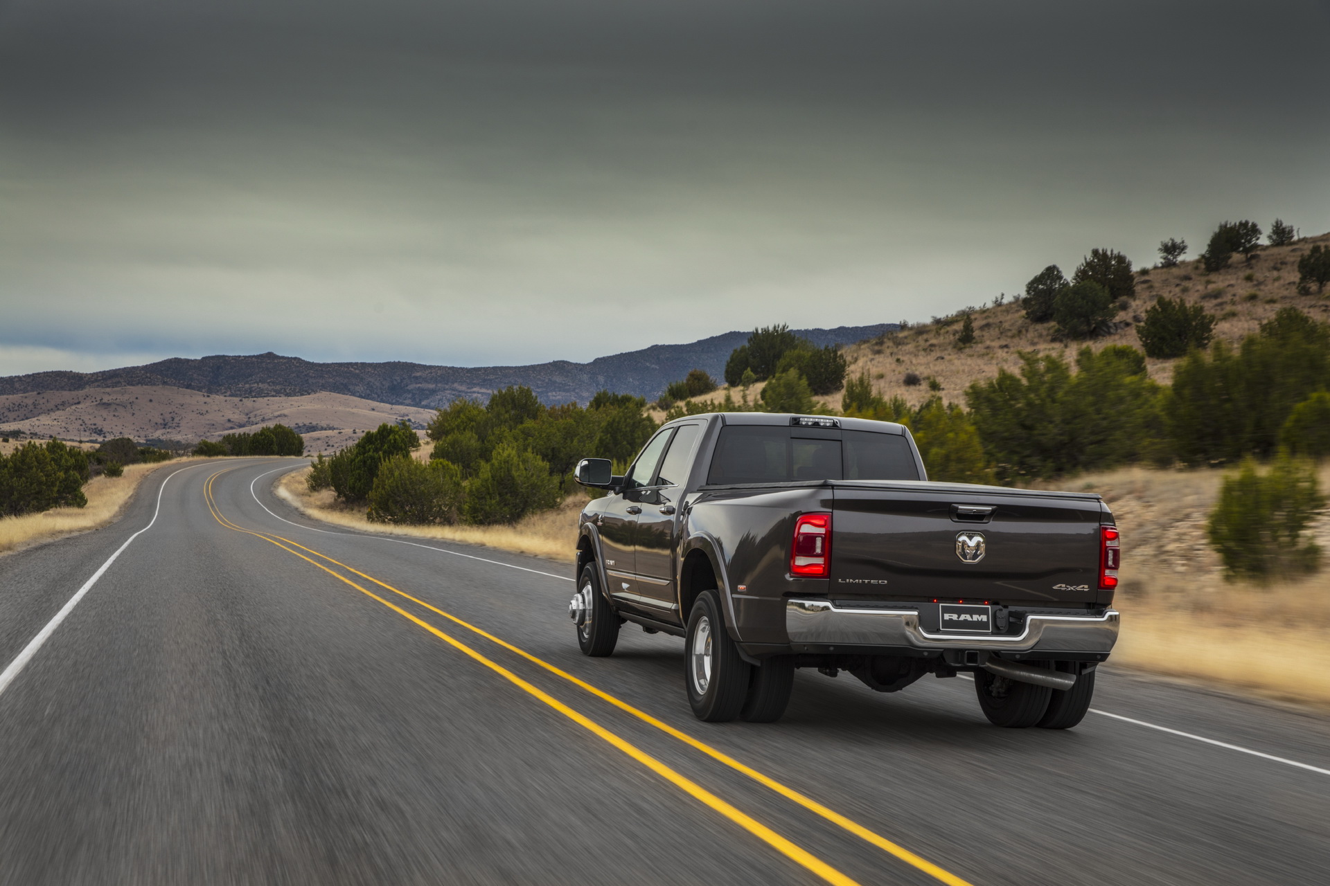 2021 RAM Heavy Duty Returns With Colossal 1,075 lb-ft Of Torque, 37,100-lbs Towing Capacity