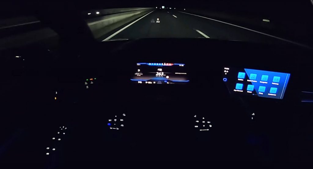  2021 VW Golf R Goes For A Top Speed Run On The Autobahn At Night